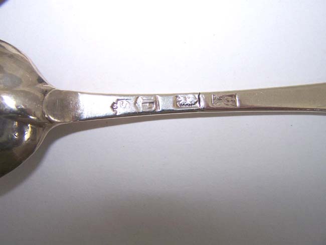 A Set of Three English Silver Rat-Tail Tablespoons by William Scarlett, London, 1720-21, with Boar's head crest. — image 2