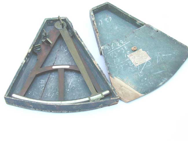 A large 18th Century Mahogany framed Mariner's Octant in Painted Case — image 3