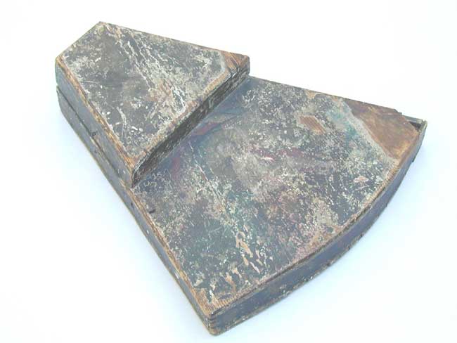 A large 18th Century Mahogany framed Mariner's Octant in Painted Case — image 2