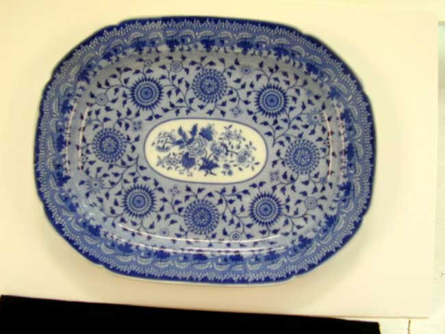 Large Early 19th Century Minton 'Pinwheel' Pattern Serving Platter