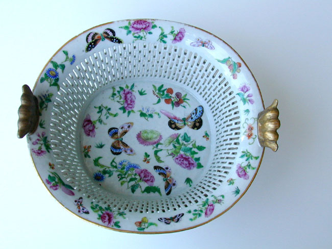 A 19th Century Chinese Export Porcelain 1000 Butterfly Pattern Reticulated Fruit Basket — image 2