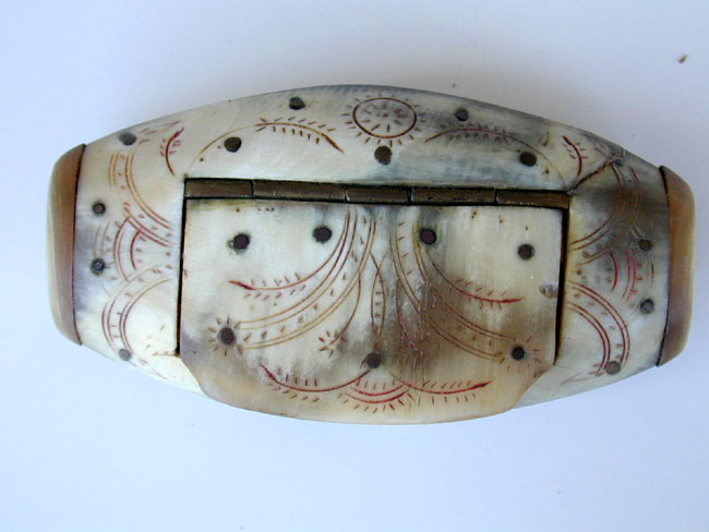 A 19th century Horn Tobacco or Snuff Box — image 2