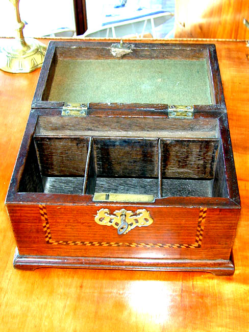 An English Red Walnut Tea Caddy Box Circa 1780. — image 2