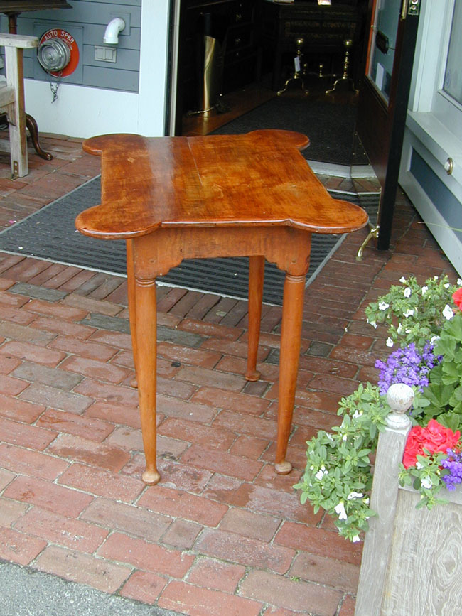 A Bench Made Rhode Island Queen Anne Style Tiger Maple Porringer Top Tea Table   — image 2