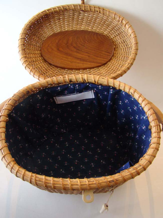A vintage Nantucket "Friendship" basket signed Barlow — image 3