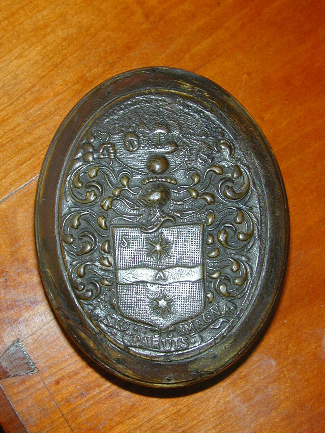 An Early 18th Century Admiral Sir Francis Drake Horn Tobacco Box Circa 1712 — image 2