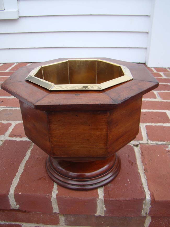 A GORGEOUS  English octagonal shaped mahogany planter or wine cooler with brass liner circa 1870. — image 3