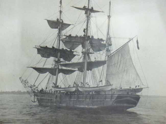 A rare original photo of the New Bedford Whale ship "PLATINA" circa 1900