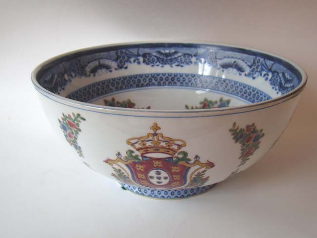A beautiful Chinese Export Armorial bowl made by Samson circa 1880