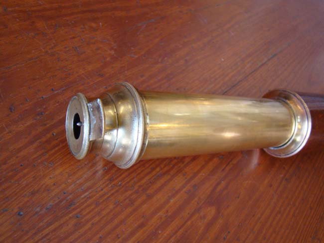 A nice 19th century single-draw Captain's spyglass with mahogany barrel circa 1830 — image 3
