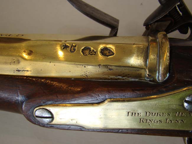 A fine 18th century English flintlock coaching blunderbuss inscribed “Kings Lynn, Norwich & Ipswich“ — image 4