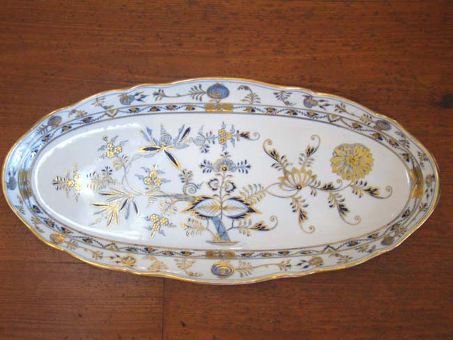 An exceptionally fine and rare “Gilt“ blue onion fish platter by Meissen circa 1860