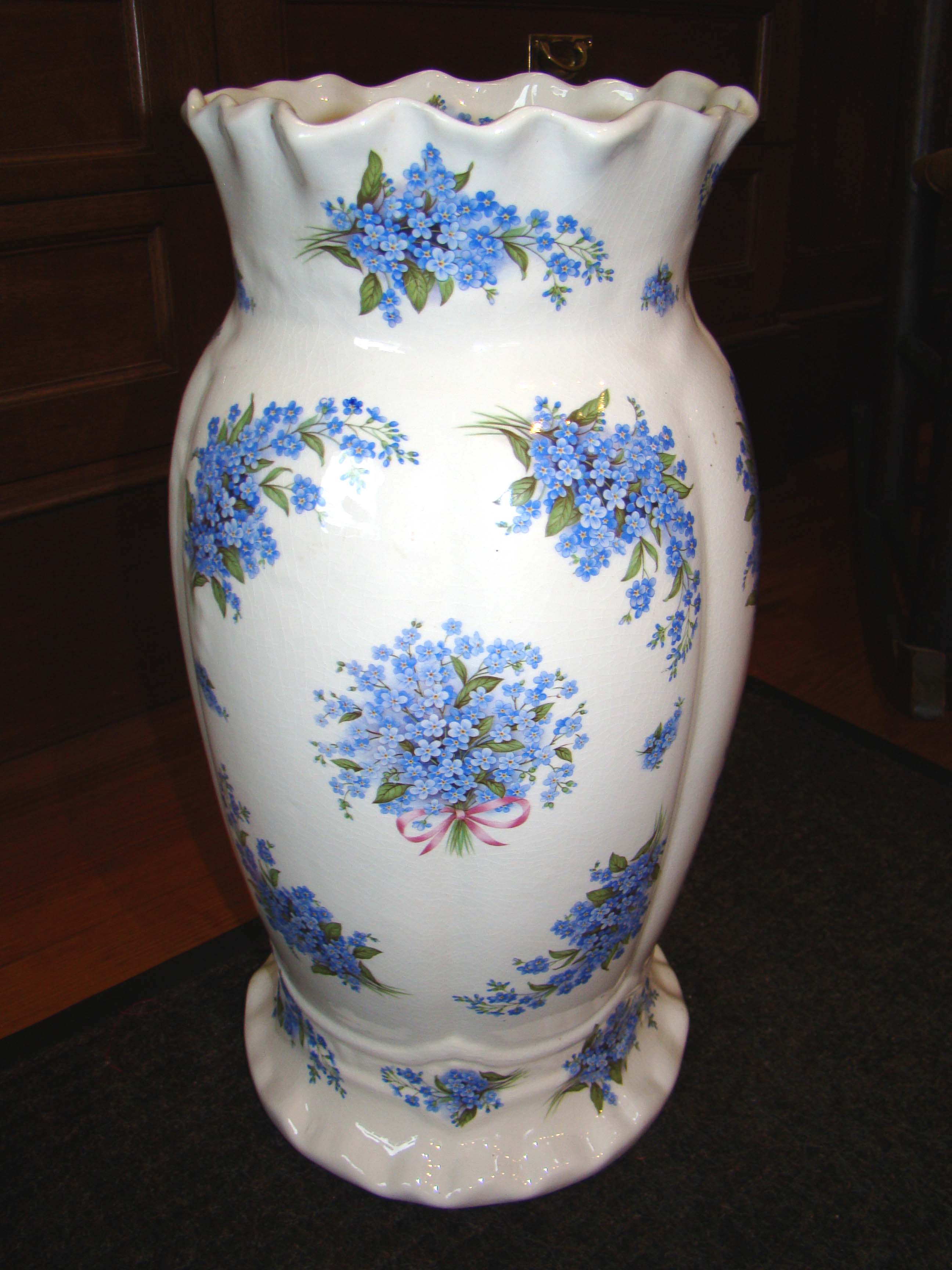 A charming vintage umbrella stand in the "Forget me not" pattern