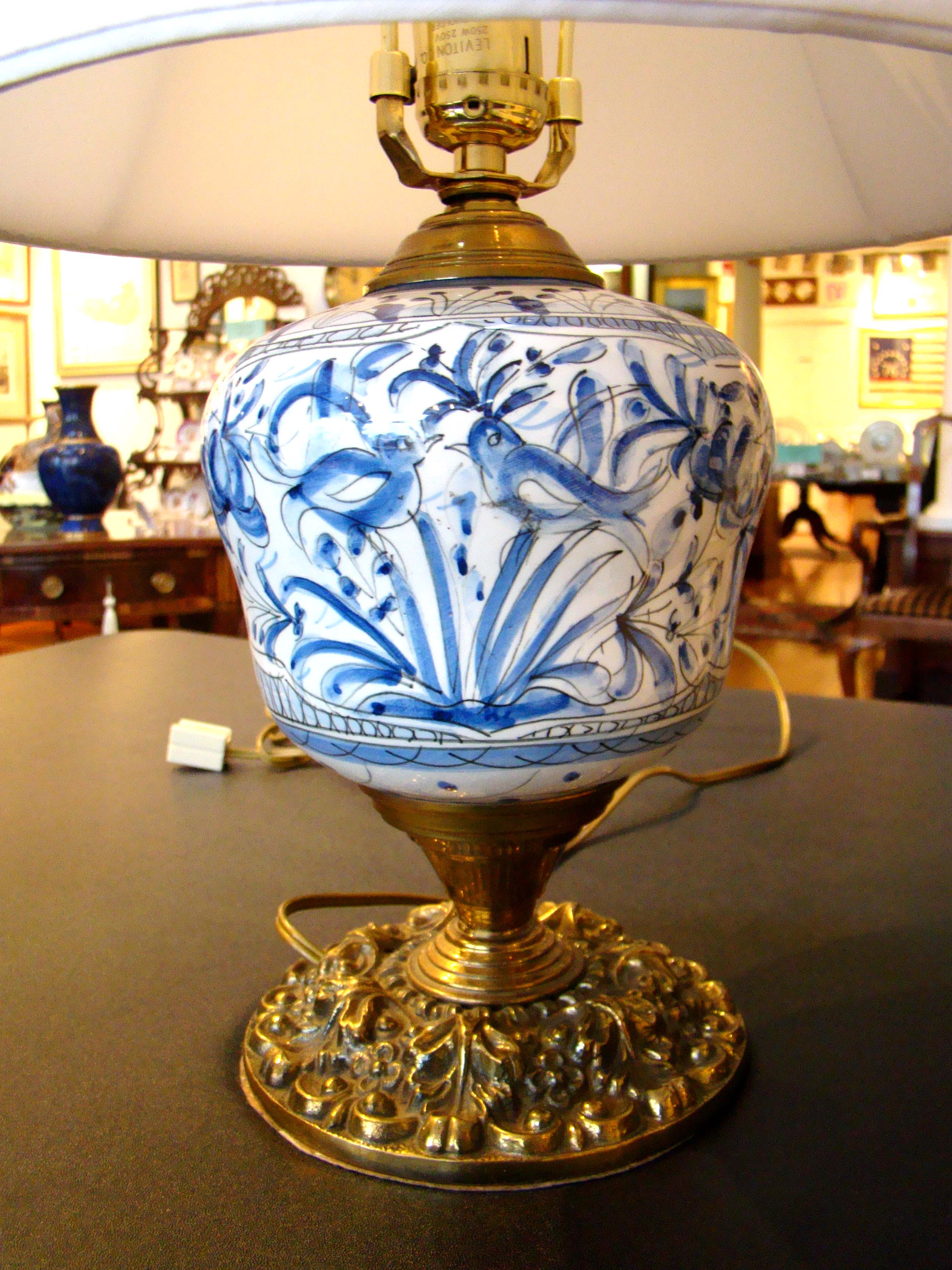 A lovely vintage 18th century 'style' Portuguese Faience pottery lamp