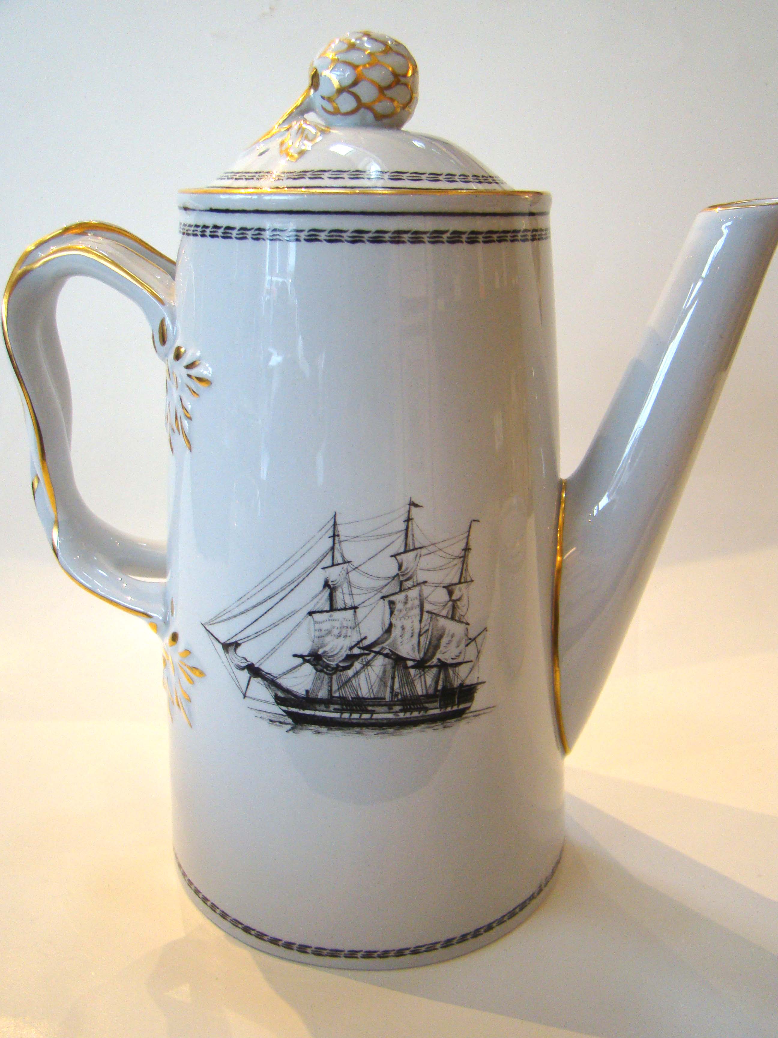 A fine vintage Copeland Spode Chinese Export 'style' Trade Winds pattern three piece coffee set — image 3
