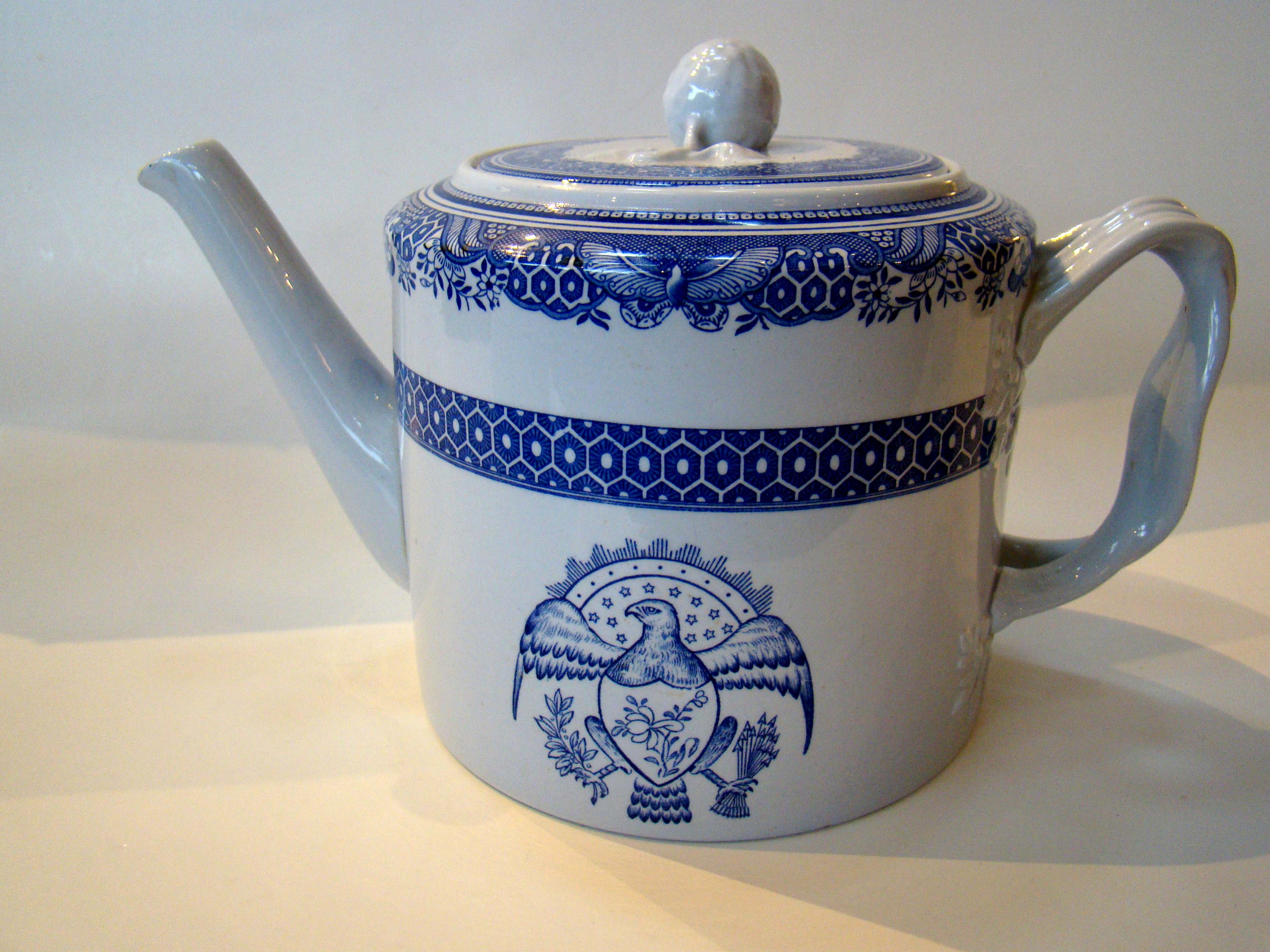 A lovely vintage Chinese Export 'style' tea service in the "Heritage Blue' pattern by Copeland Spode — image 2