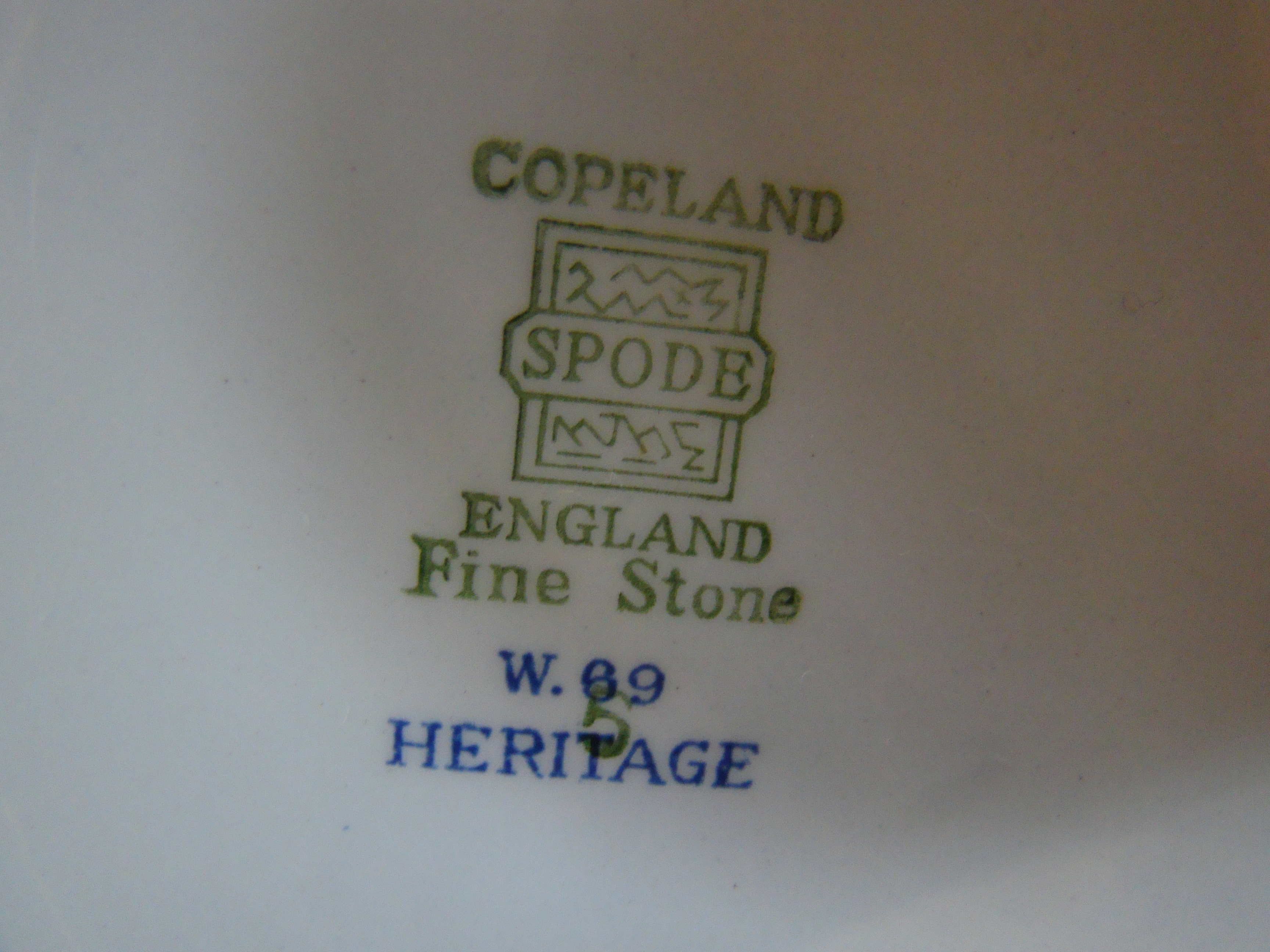 A lovely vintage Chinese Export 'style' tea service in the "Heritage Blue' pattern by Copeland Spode — image 3