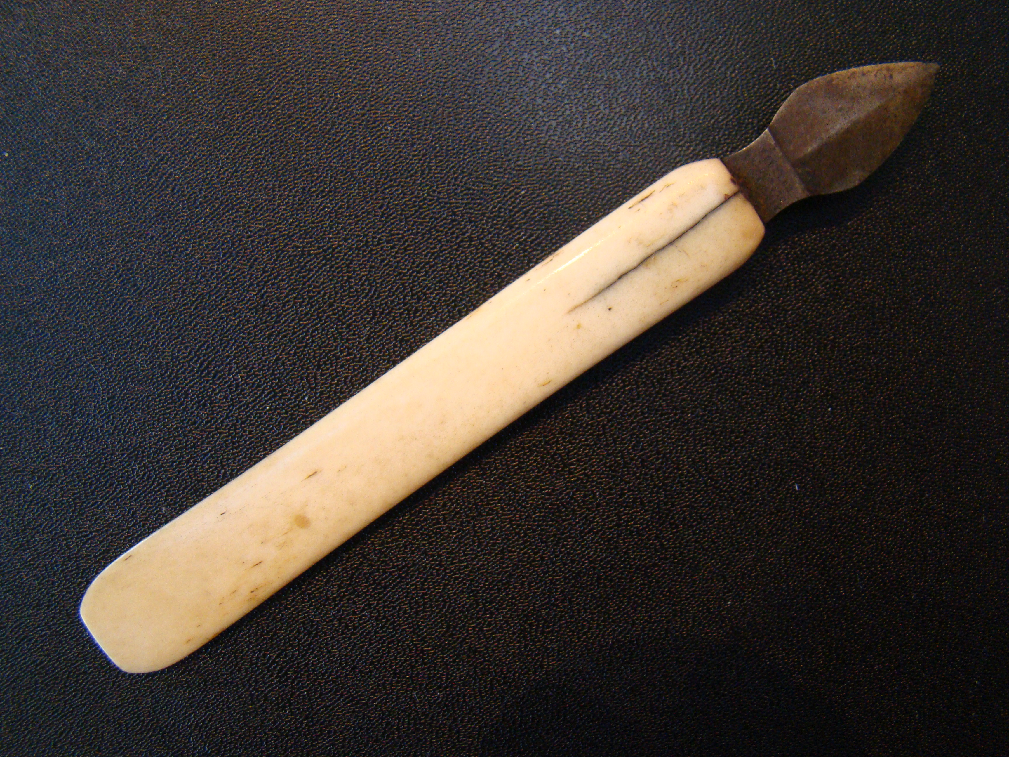 A 19th century whalebone mounted quill knife — image 2