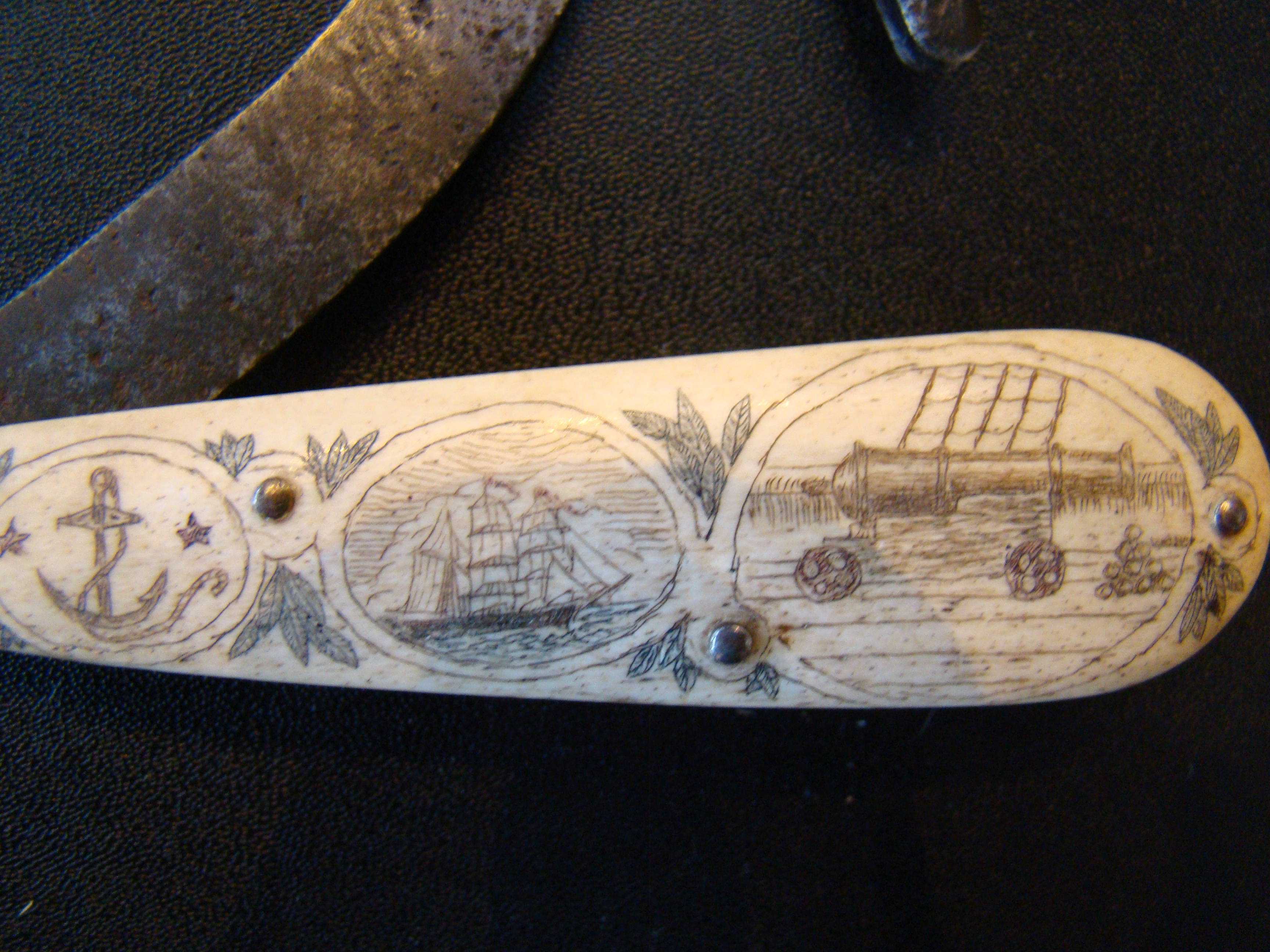 A FABULOUS 19th century sailor's folding tool with wonderful scrimshawed handle — image 3