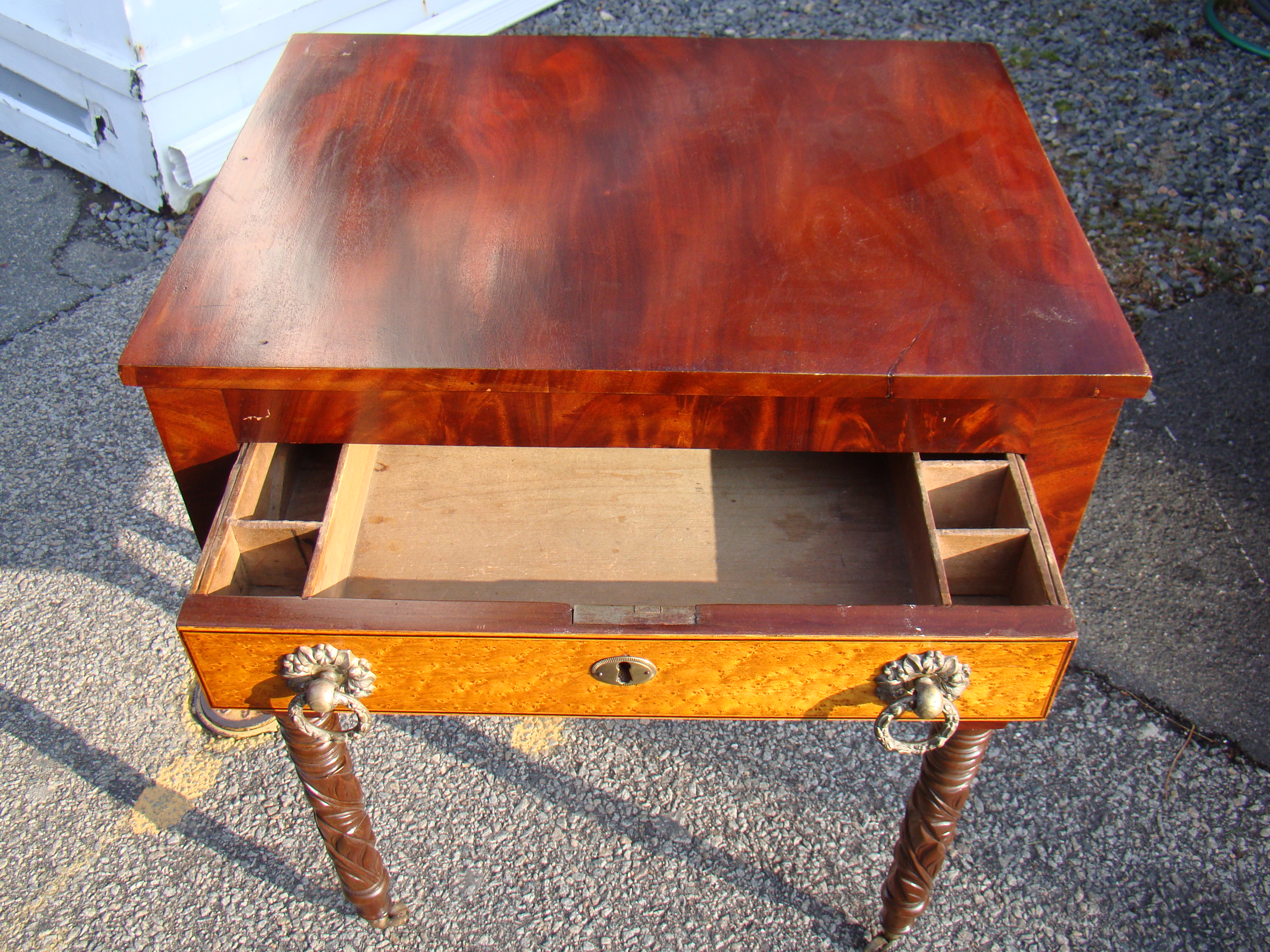A fine Sheraton two-drawer stand circa 1825 — image 3