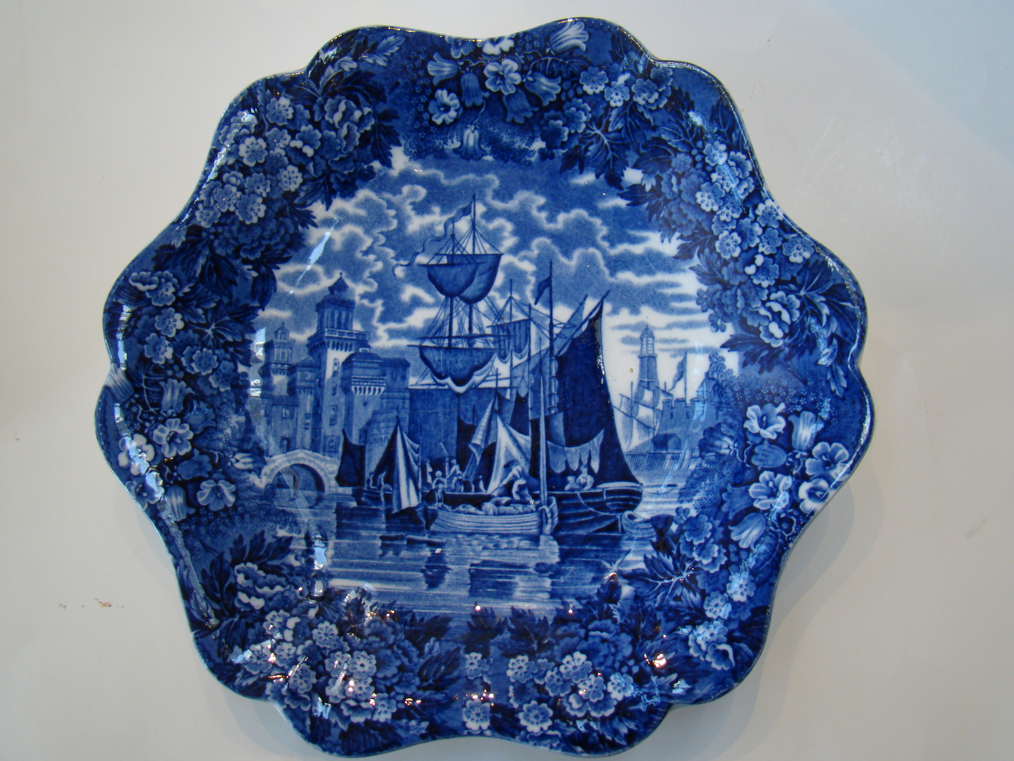 A FINE and RARE Wedgwood serving plate circa 1890-1910