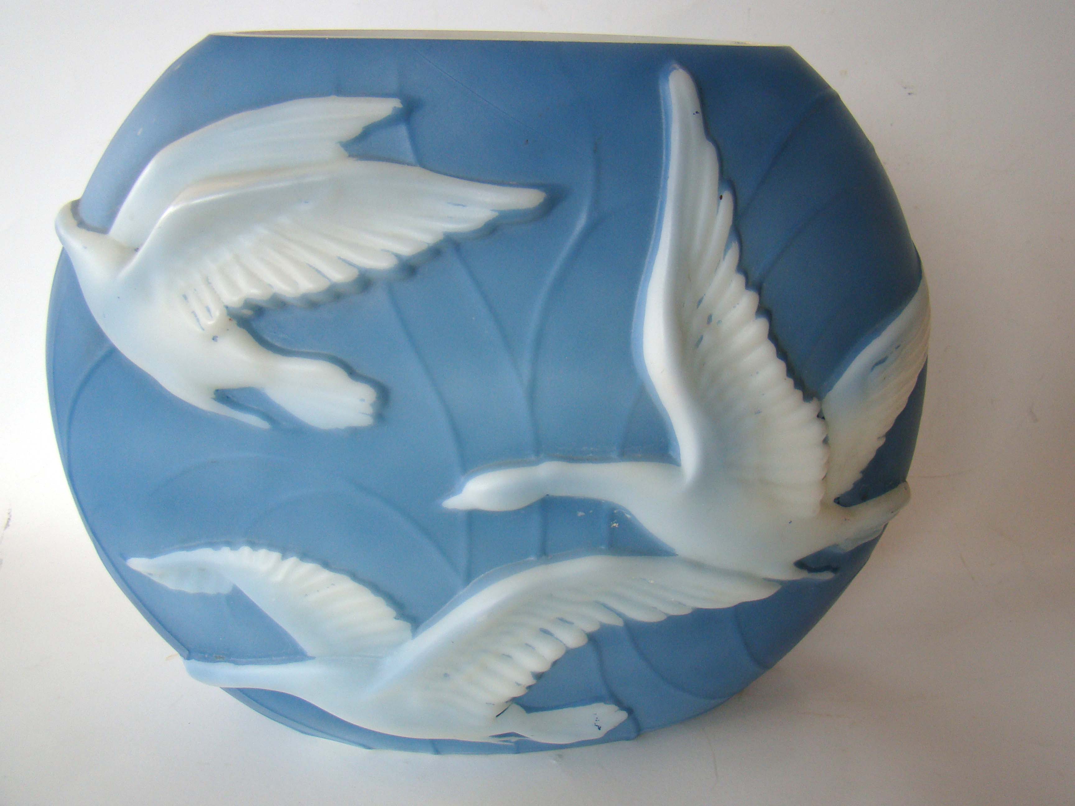 A Phoenix Art Glass Slate Blue 'Wild Geese' Pattern pillow vase circa 1935-1940 — image 3