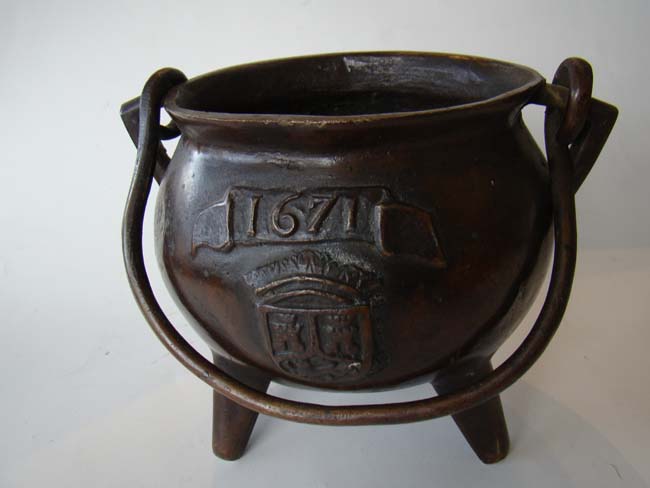 A fine and RARE English bronze cooking pot dated 1671 having armorial crests