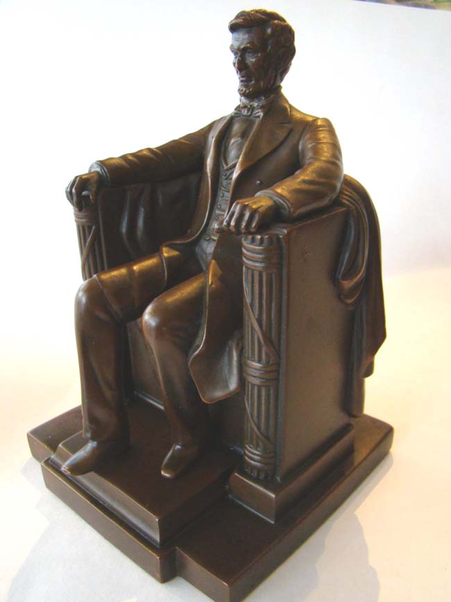 An exceptionally fine pair of "Lincoln in the chair" bookends by Jennings Brothers circa 1923-1925 — image 2