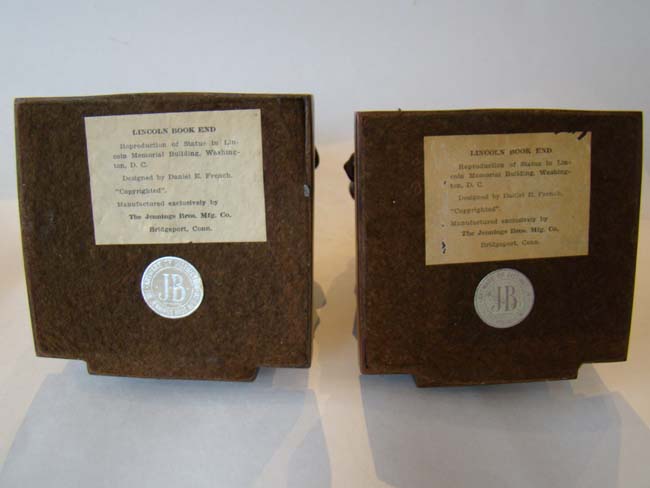 An exceptionally fine pair of "Lincoln in the chair" bookends by Jennings Brothers circa 1923-1925 — image 3