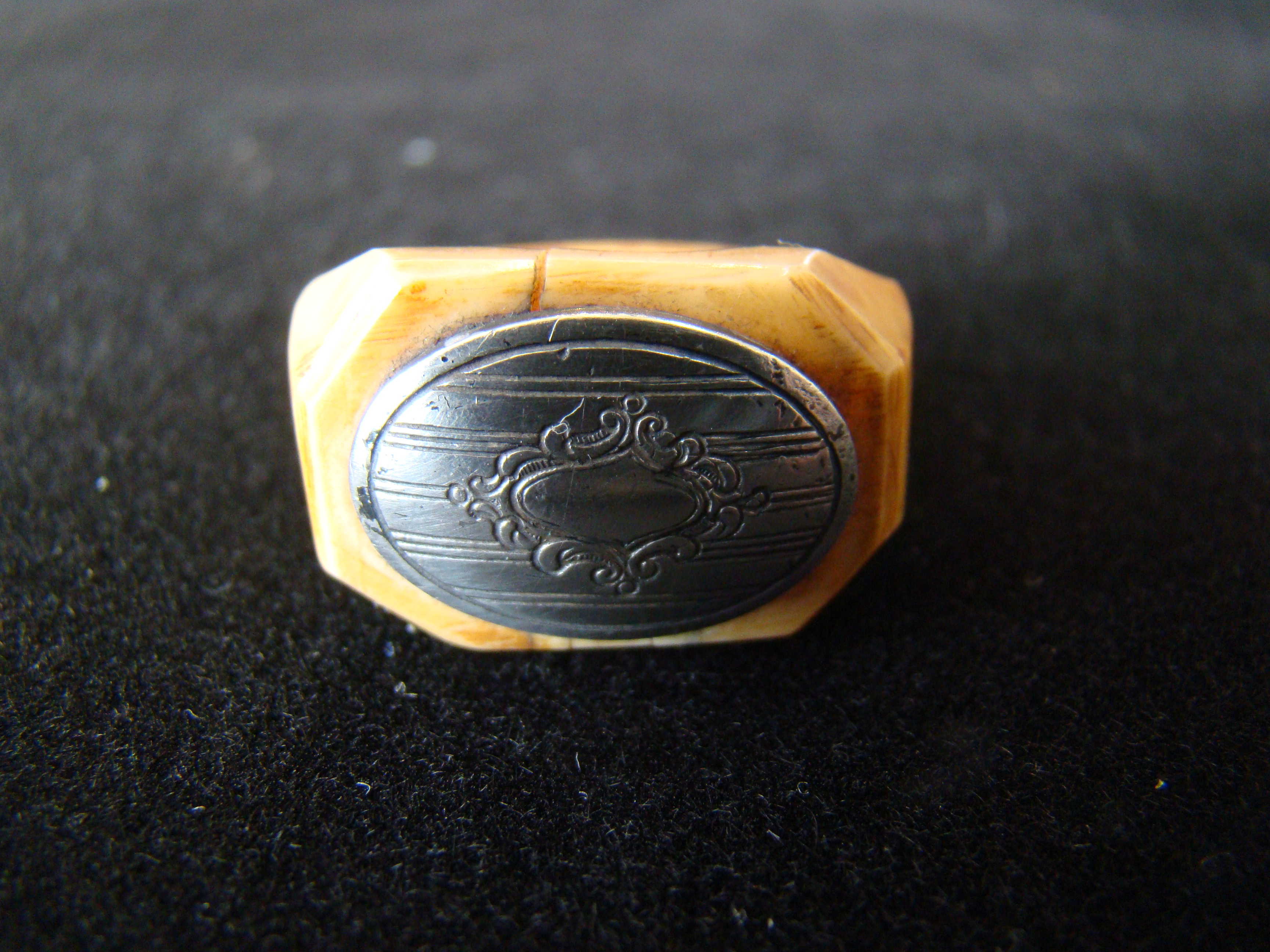 A RARE pair of 19th century  sailor-carved whale ivory signet style rings with engraved silver inset — image 3