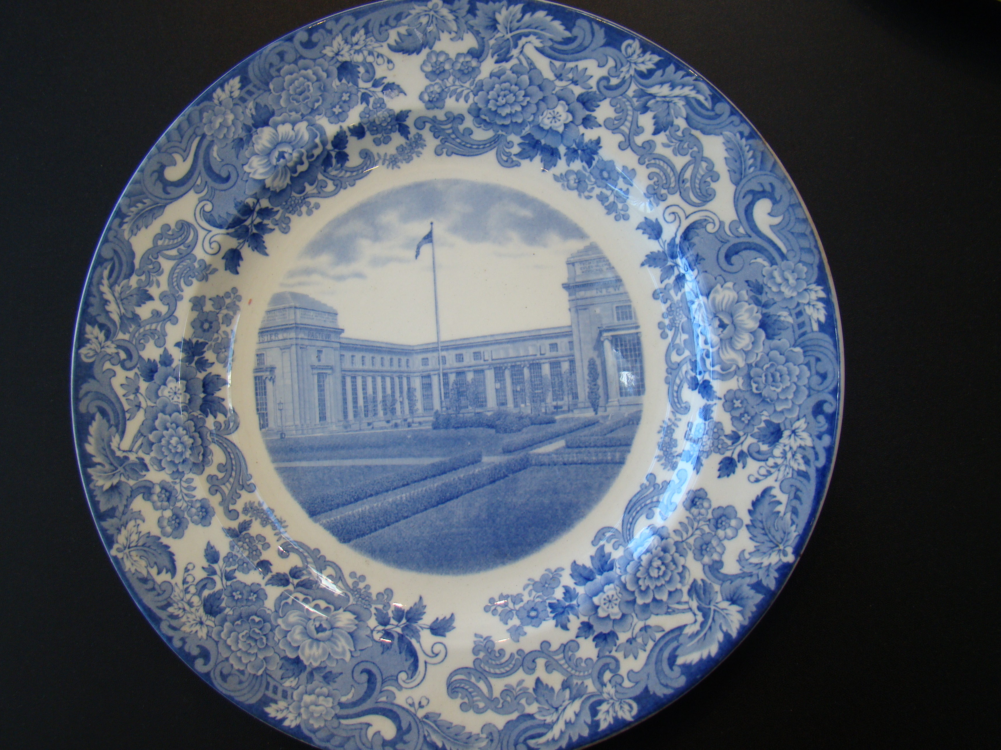 A rare set of six (9 shown in photo) M I T commemorative plates made by Wedgwood in 1930 — image 6