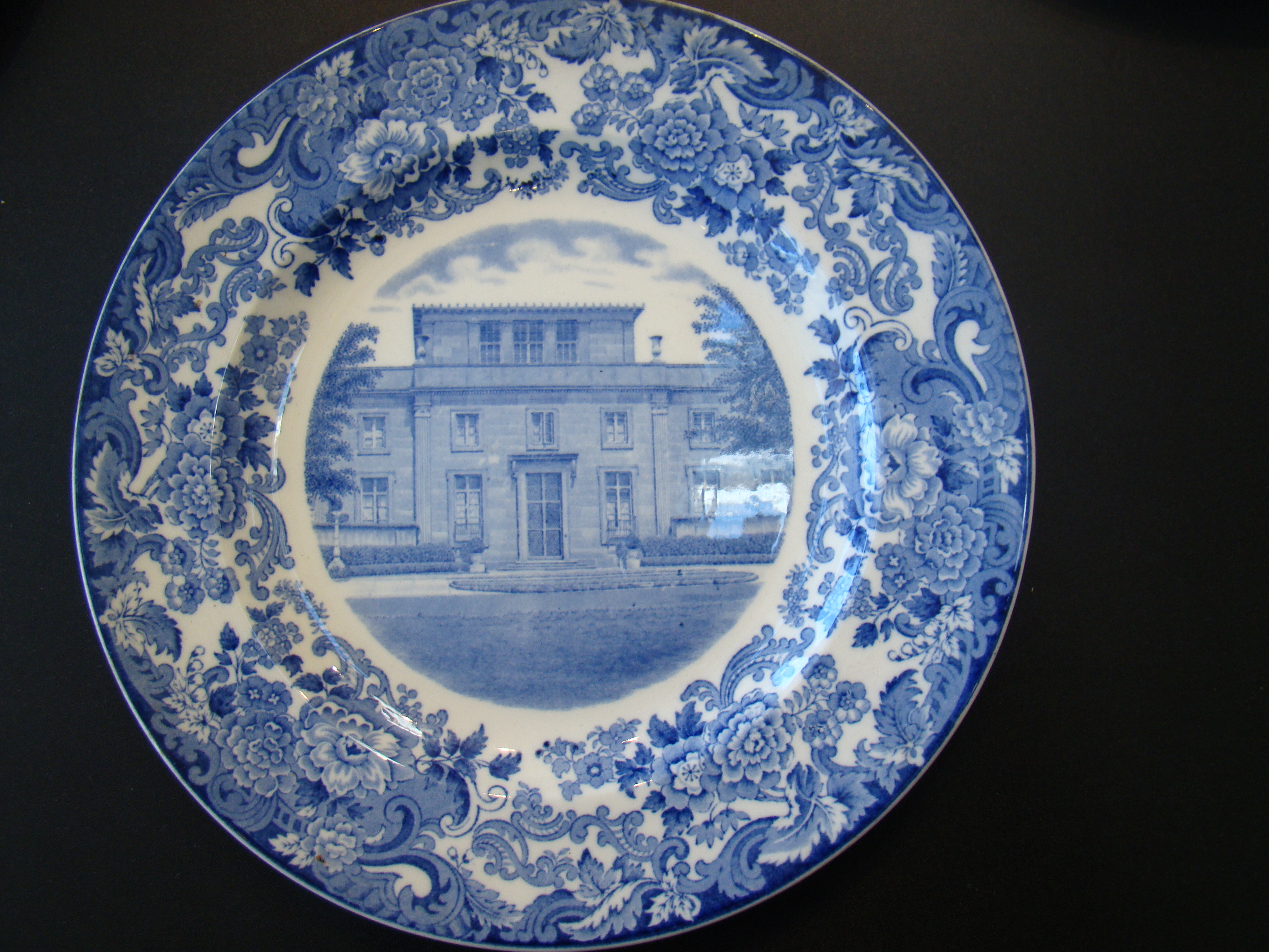 A rare set of six (9 shown in photo) M I T commemorative plates made by Wedgwood in 1930 — image 8