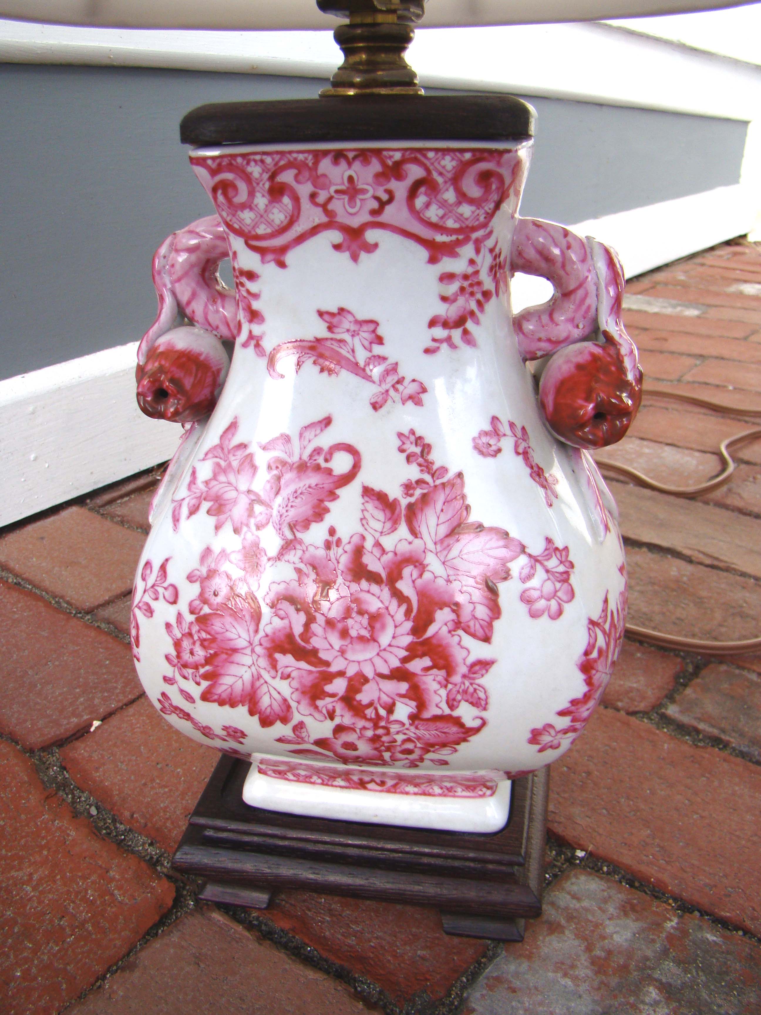 A gorgeous Chinese pomegranate pattern table lamp.