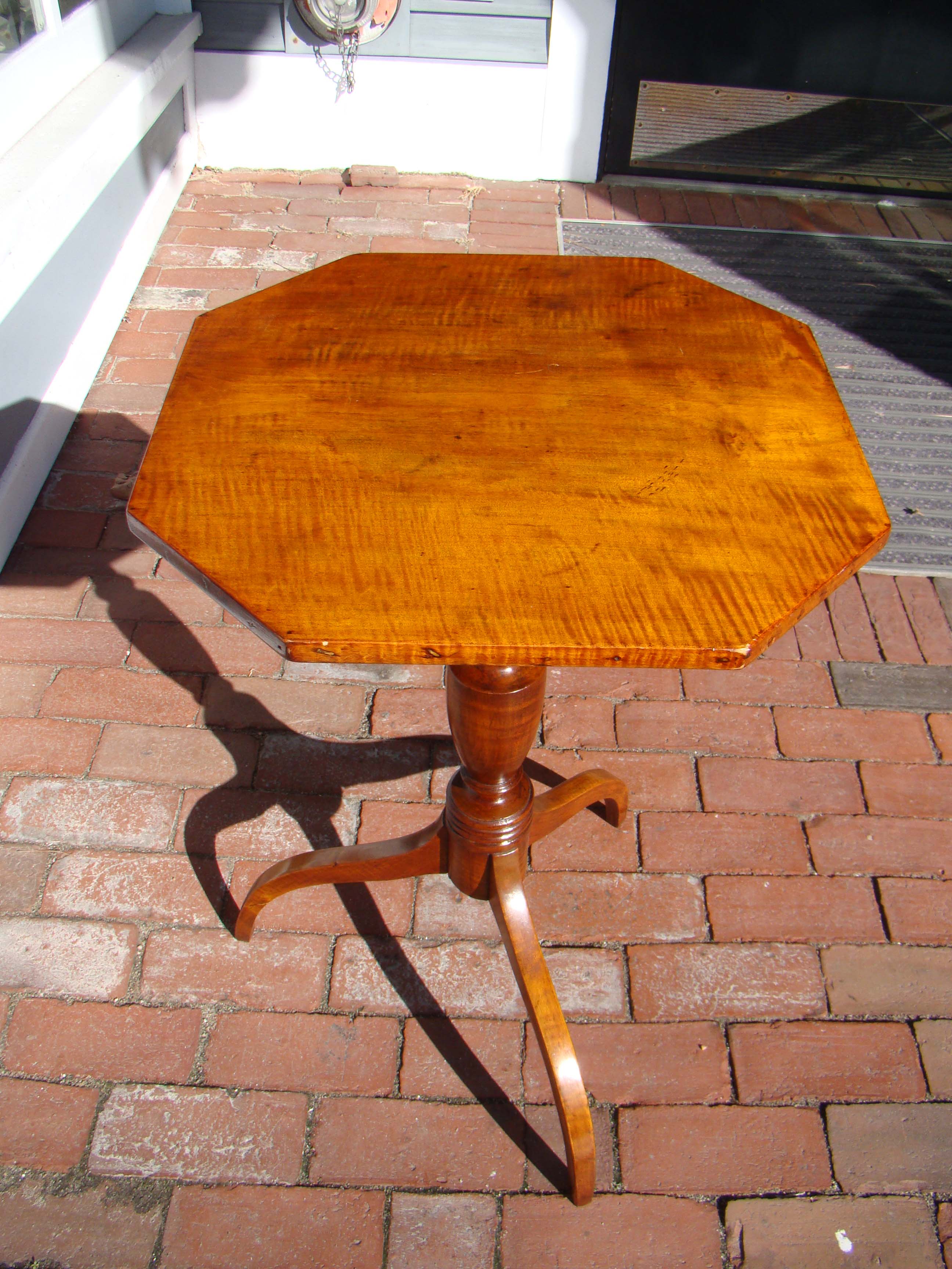 A beautiful early 19th century New England tiger maple candle stand with octagonal top circa 1810 — image 2