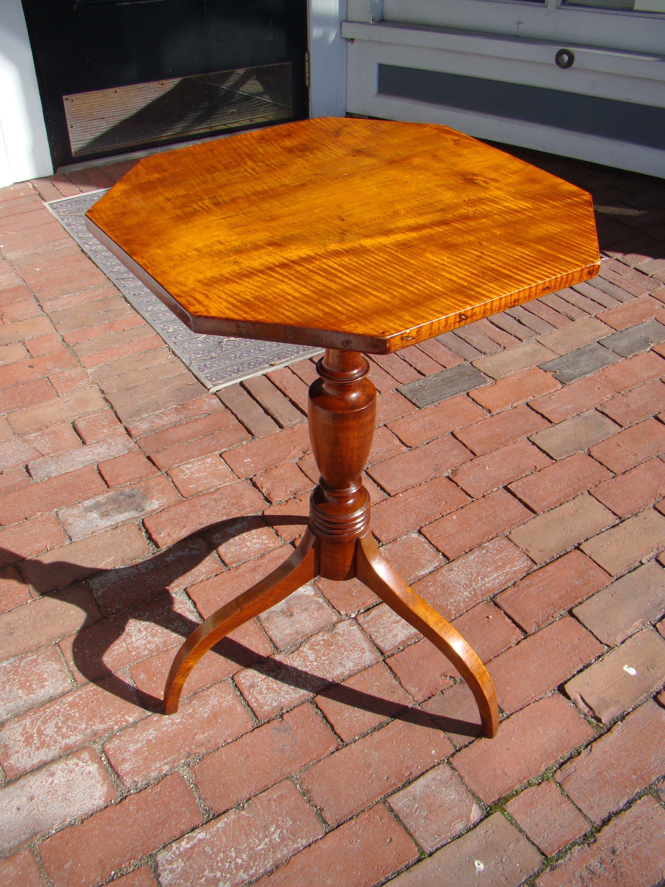 A beautiful early 19th century New England tiger maple candle stand with octagonal top circa 1810 — image 3