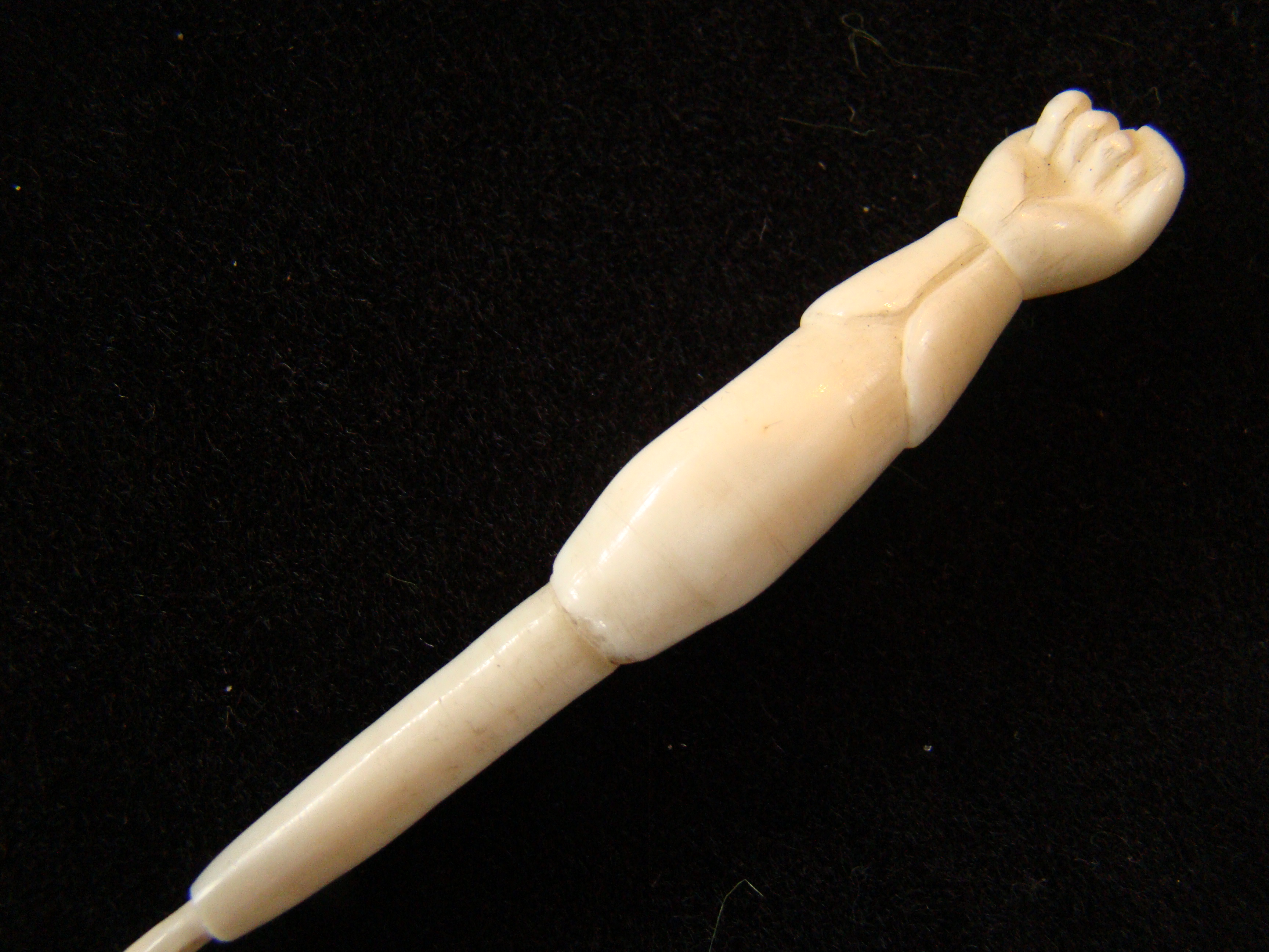 A fabulous group of four 19th century sailor made whalebone bodkins each having a hand or fist knob — image 5