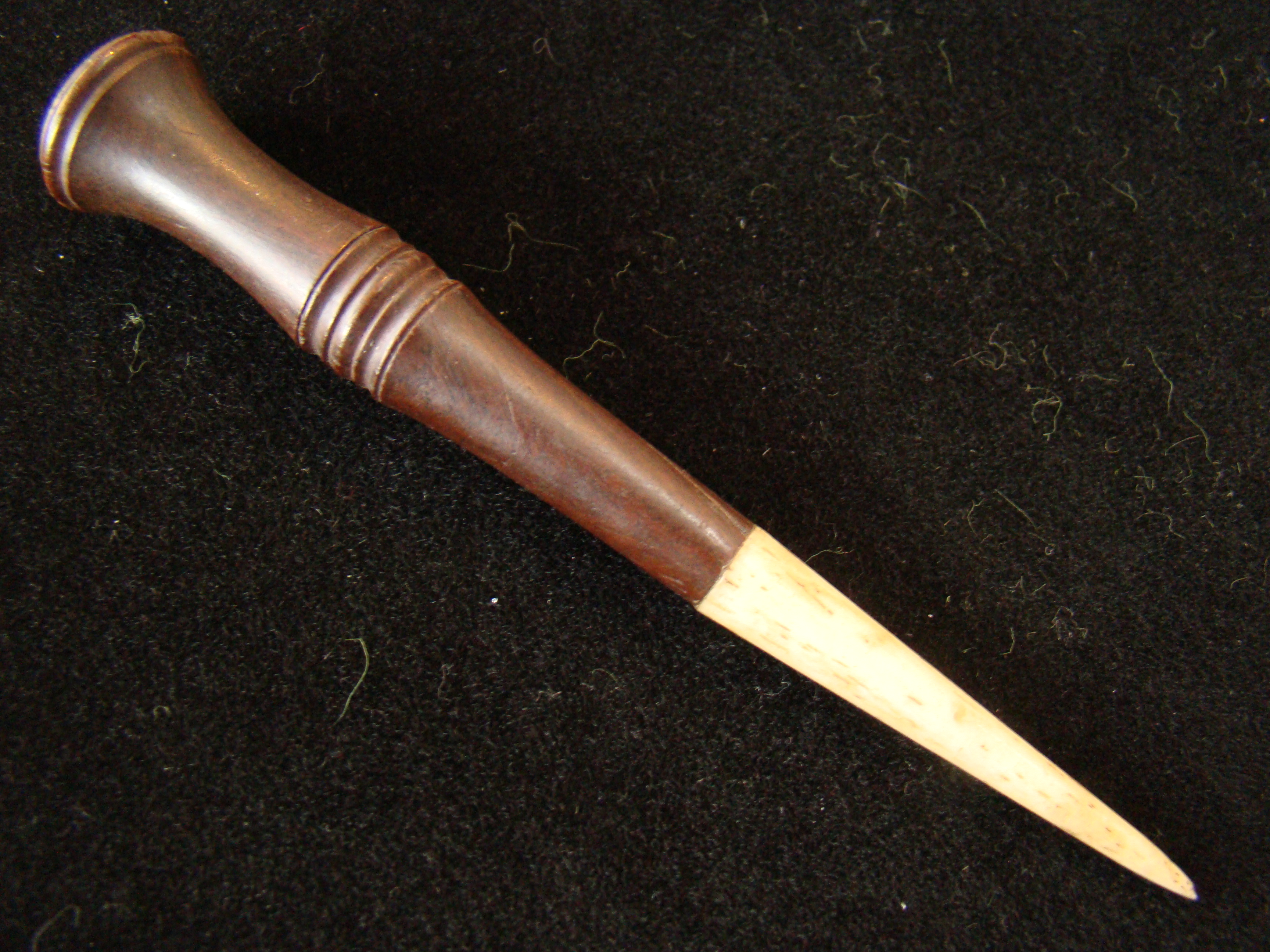 A beautiful 19th century sailor-made whalebone bodkin with fruit wood handle