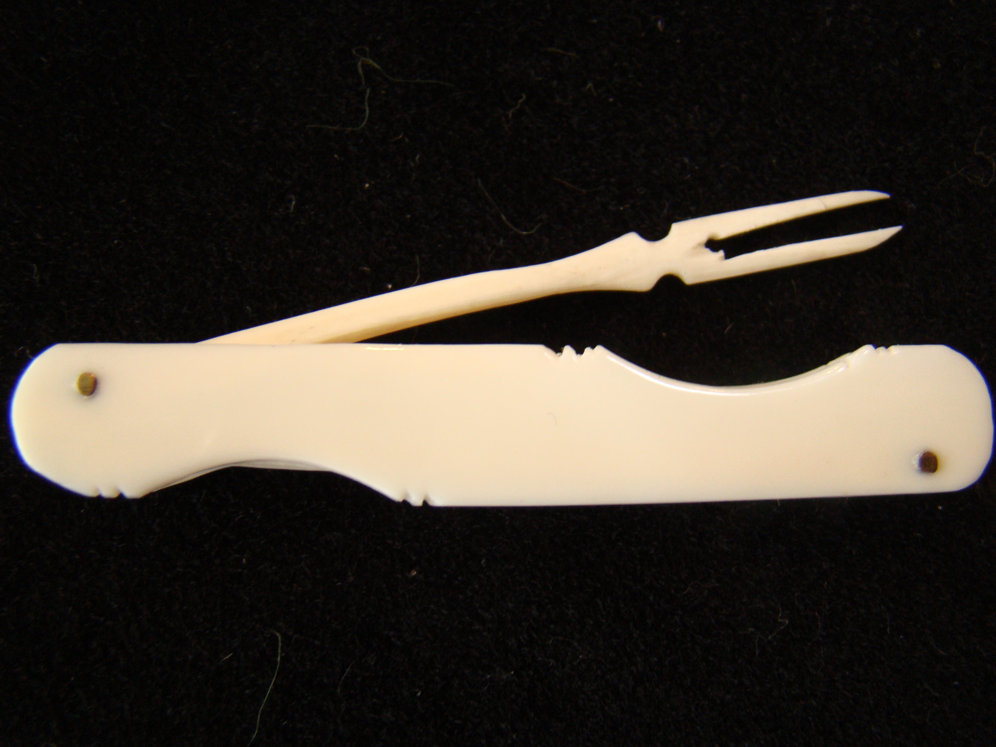 A charming 19th century sailor-made whalebone folding pocket fork