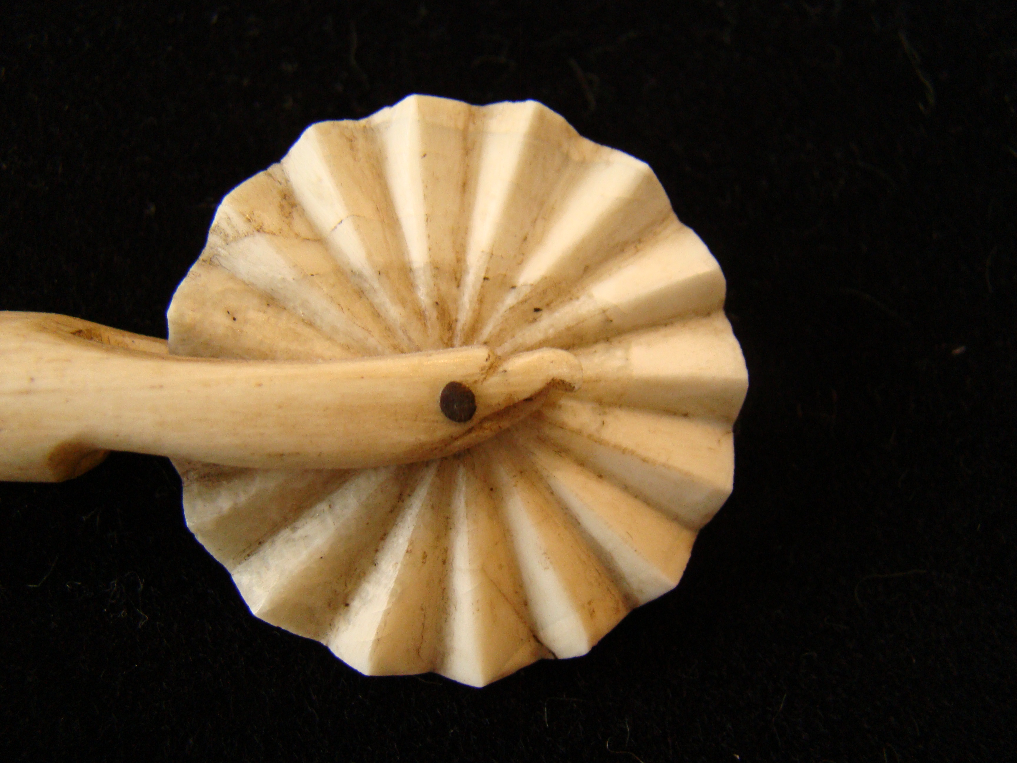 A 19th century sailor-made scrimshaw pie crimper with fork on the opposite end — image 2