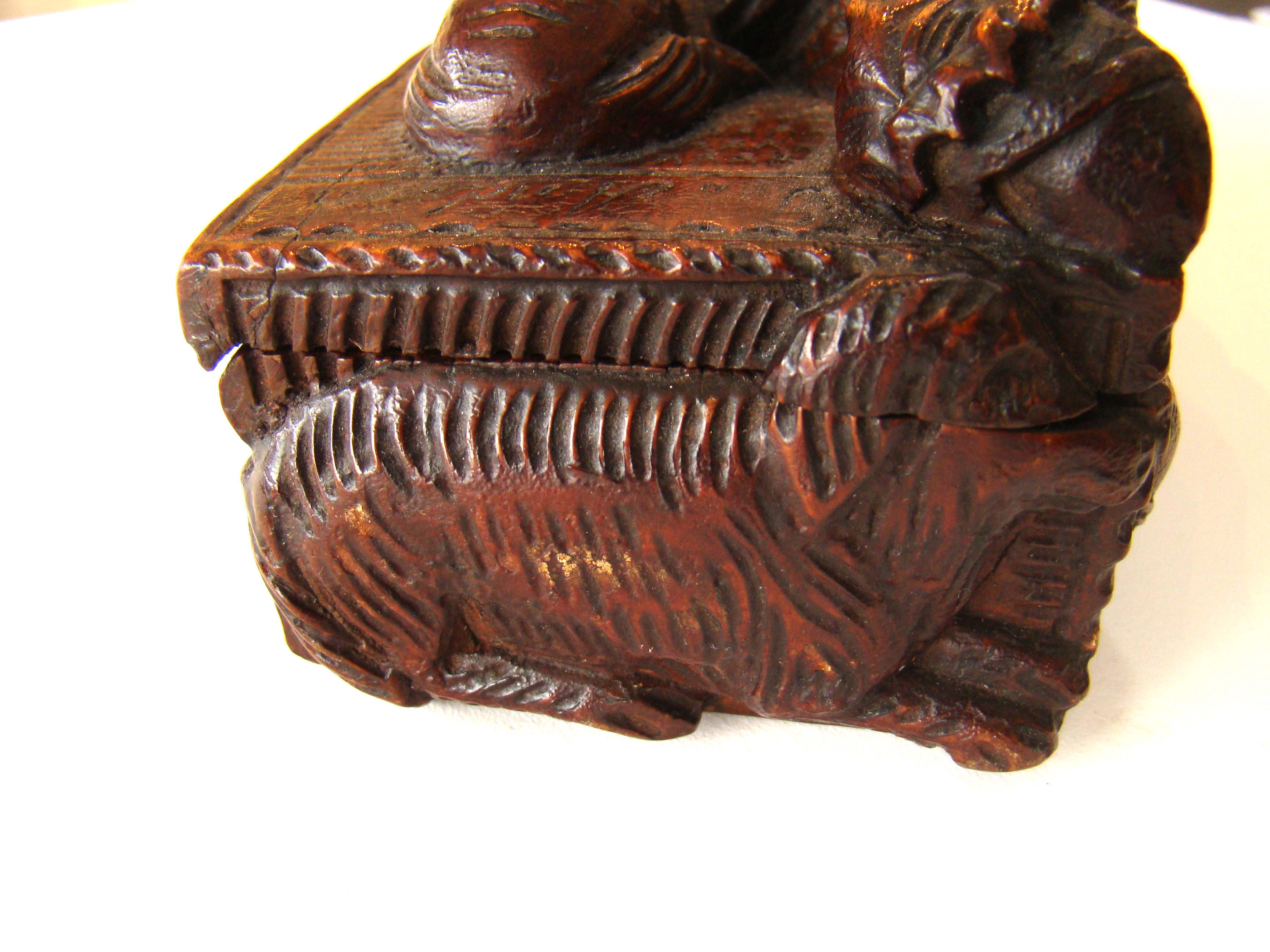 An early 19th century carved Scottish "Bobbie Burns" tobacco box circa 1796-1810 — image 5