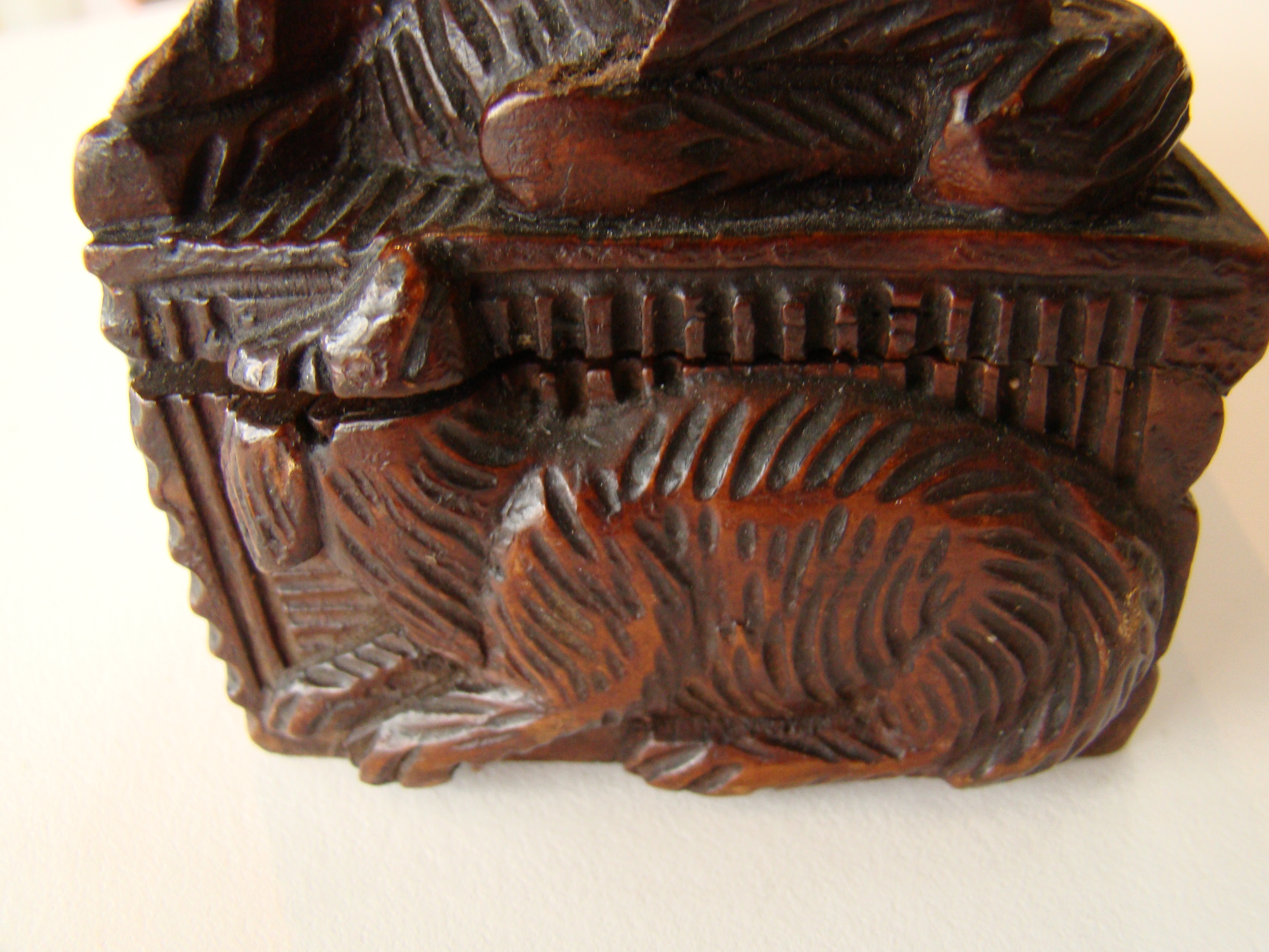 An early 19th century carved Scottish "Bobbie Burns" tobacco box circa 1796-1810 — image 6
