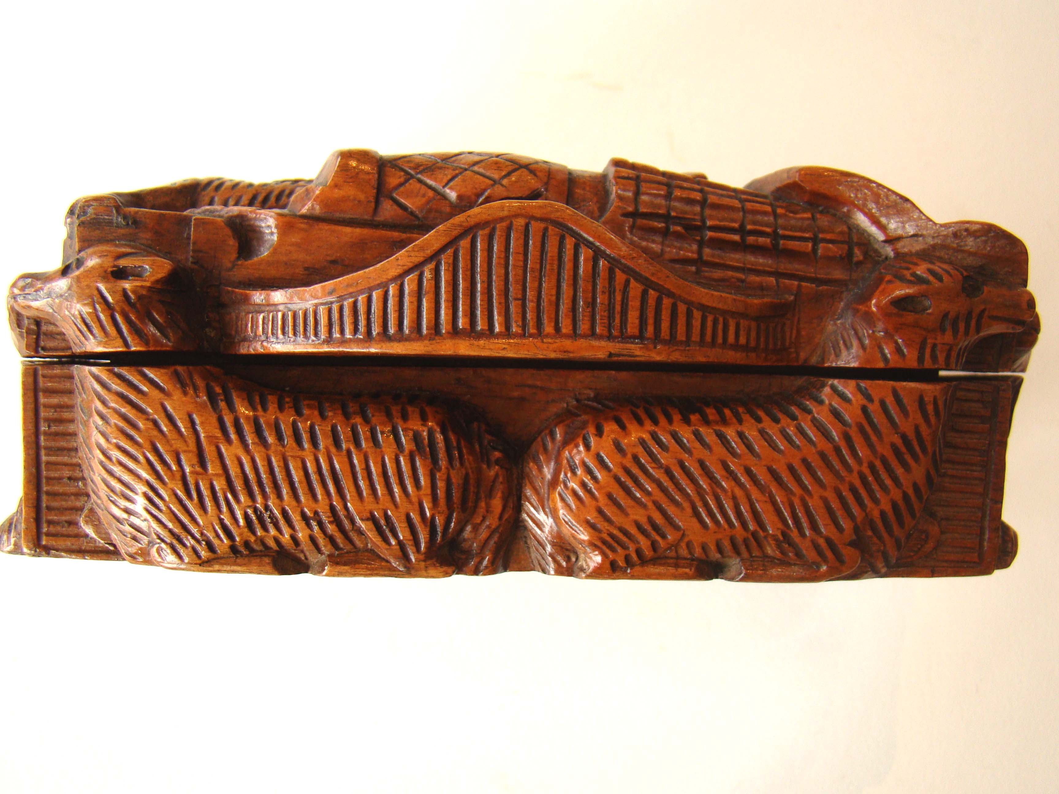 A fine early 19th century carved Scottish "Bobbie Burns" tobacco box circa 1796-1810 — image 3