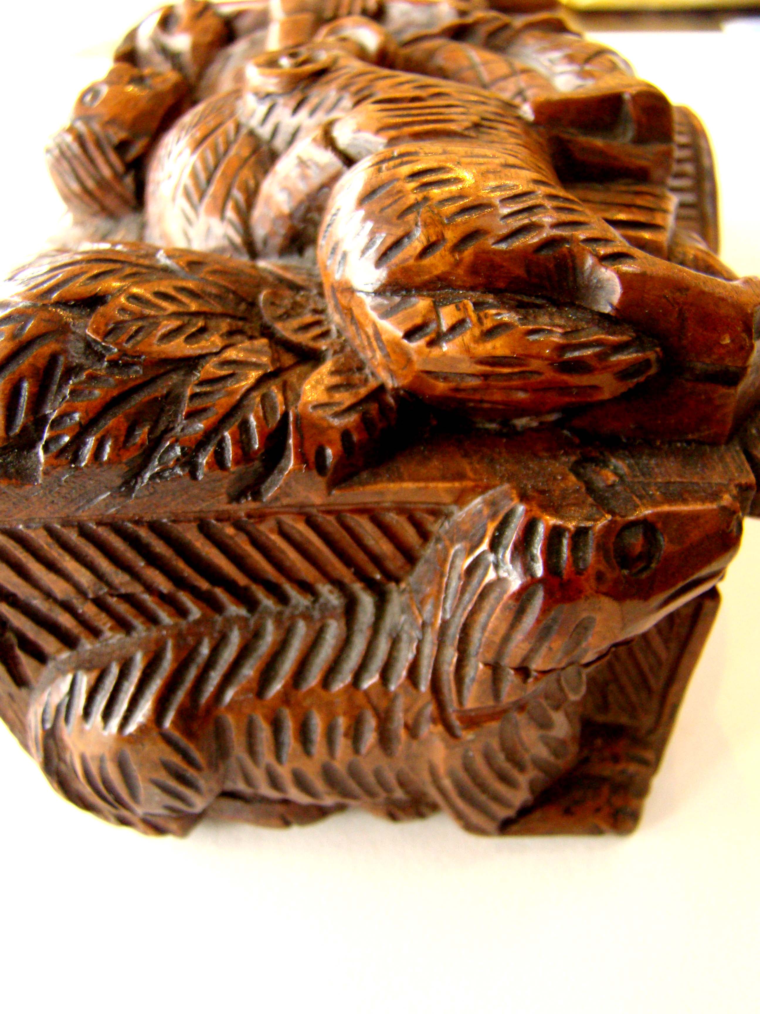 A fine early 19th century carved Scottish "Bobbie Burns" tobacco box circa 1796-1810 — image 5
