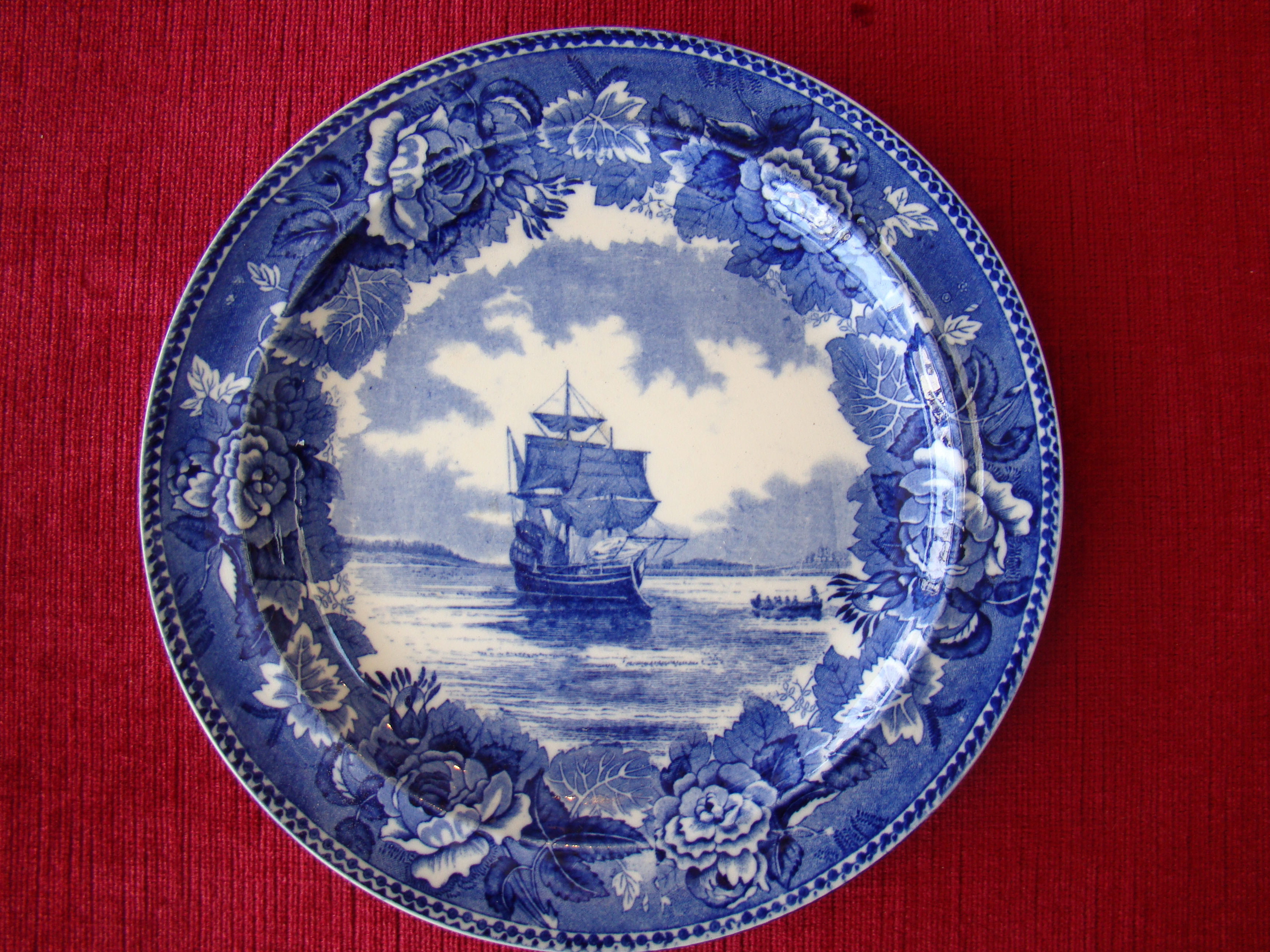 A fine Wedgwood souvenir plate made in 1899 depicting the Mayflower in Plymouth Harbor in 1620