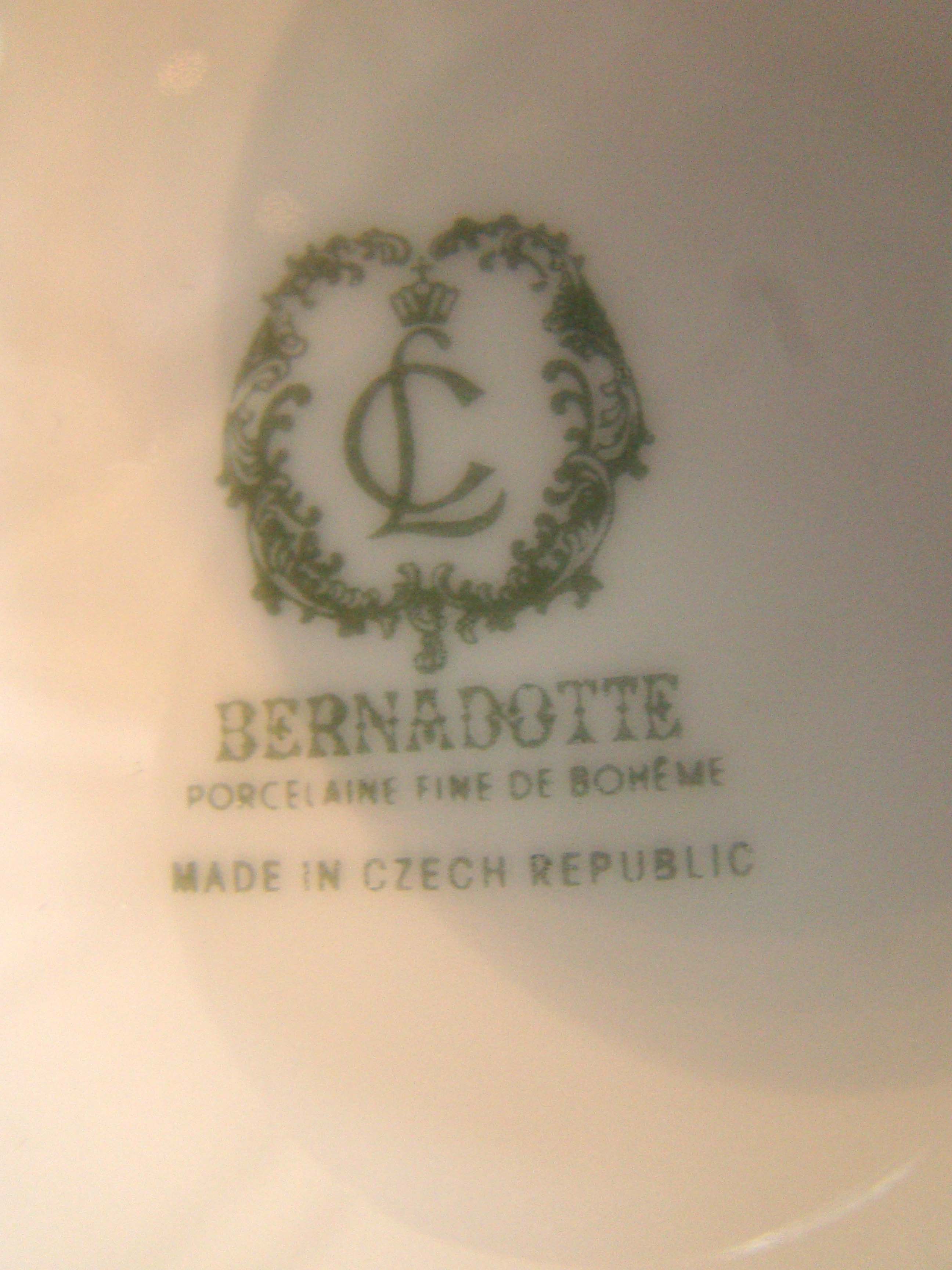 A fabulous hand painted fish serving platter signed "Bernadotte" — image 4