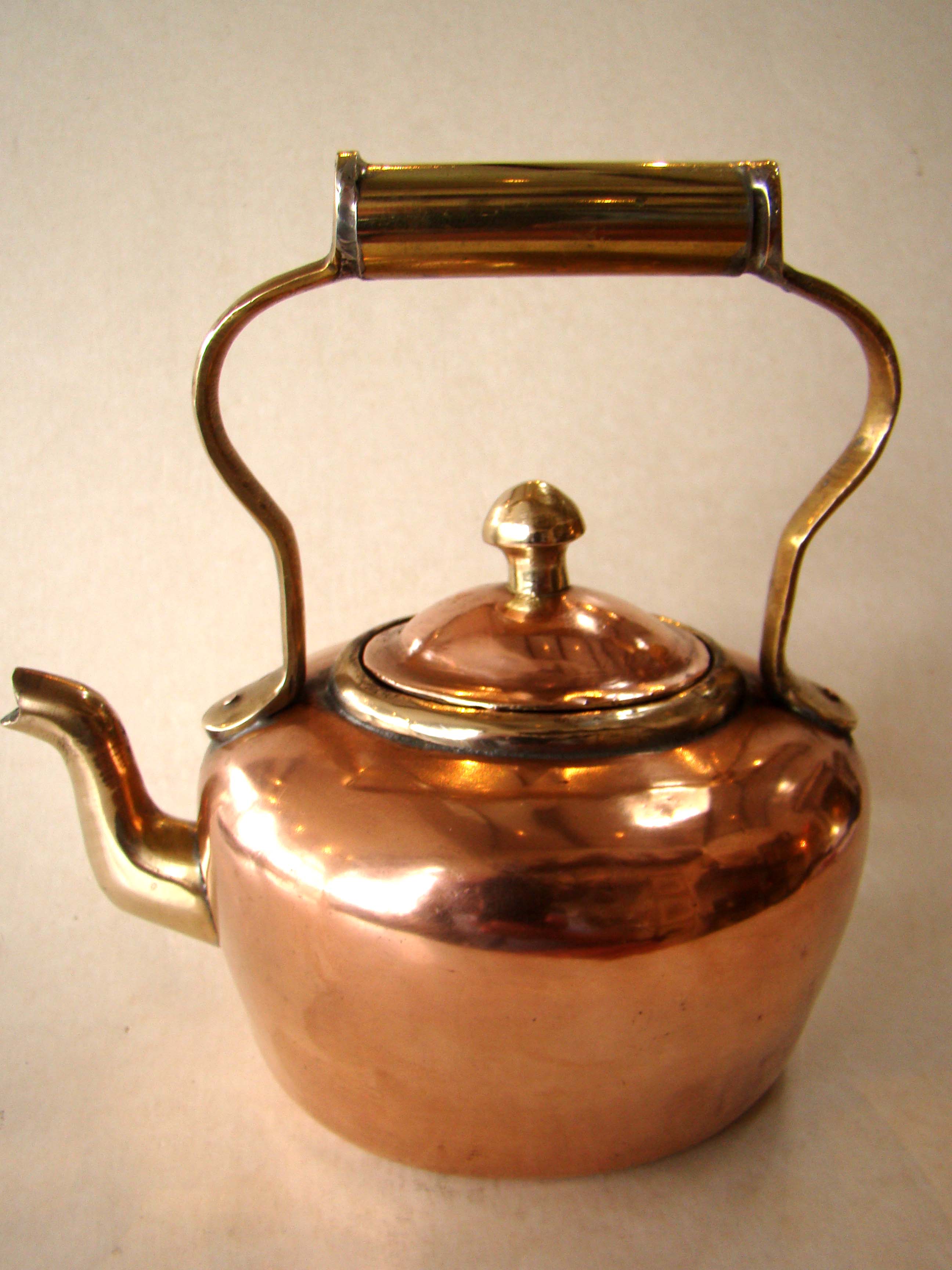 A fine diminutive Victorian copper and brass kettle circa 1850 — image 2