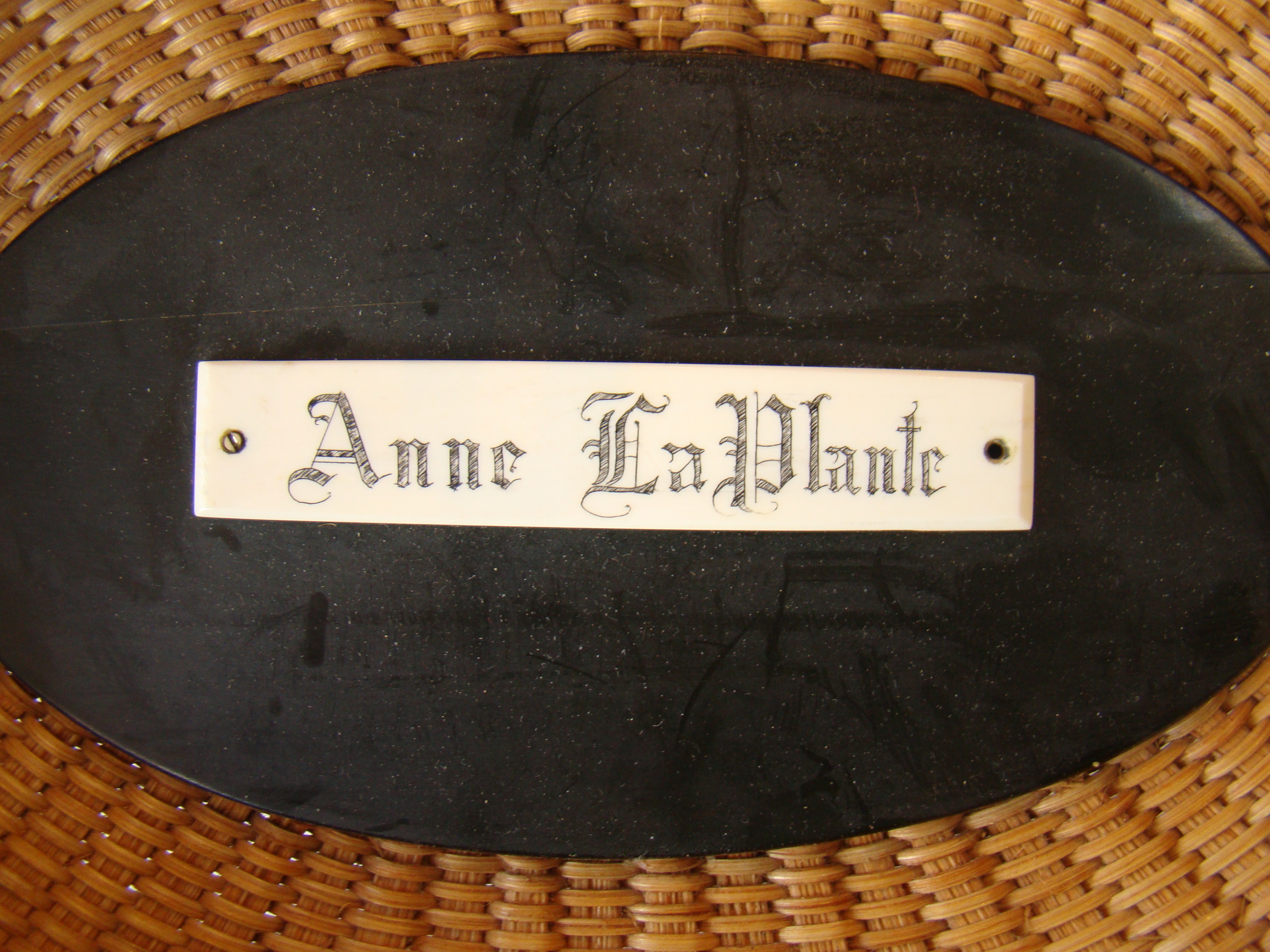 An exceptionally fine and important Nantucket covered basket purse made by the iconic basket maker Gladys Ellis circa 1970. — image 4