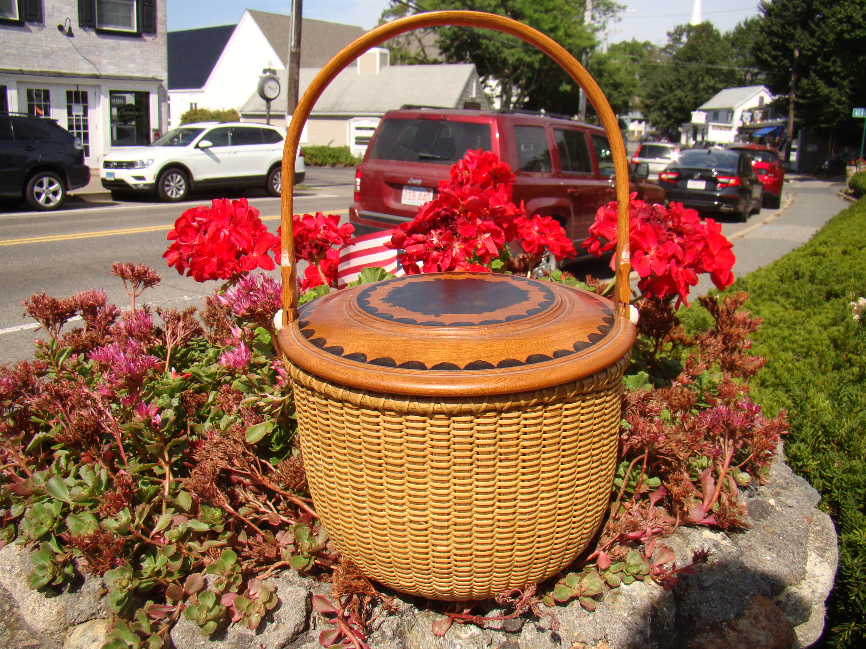 A fine contemporary Nantucket covered basket purse made by the master Harry Hilbert in 1998 — image 3