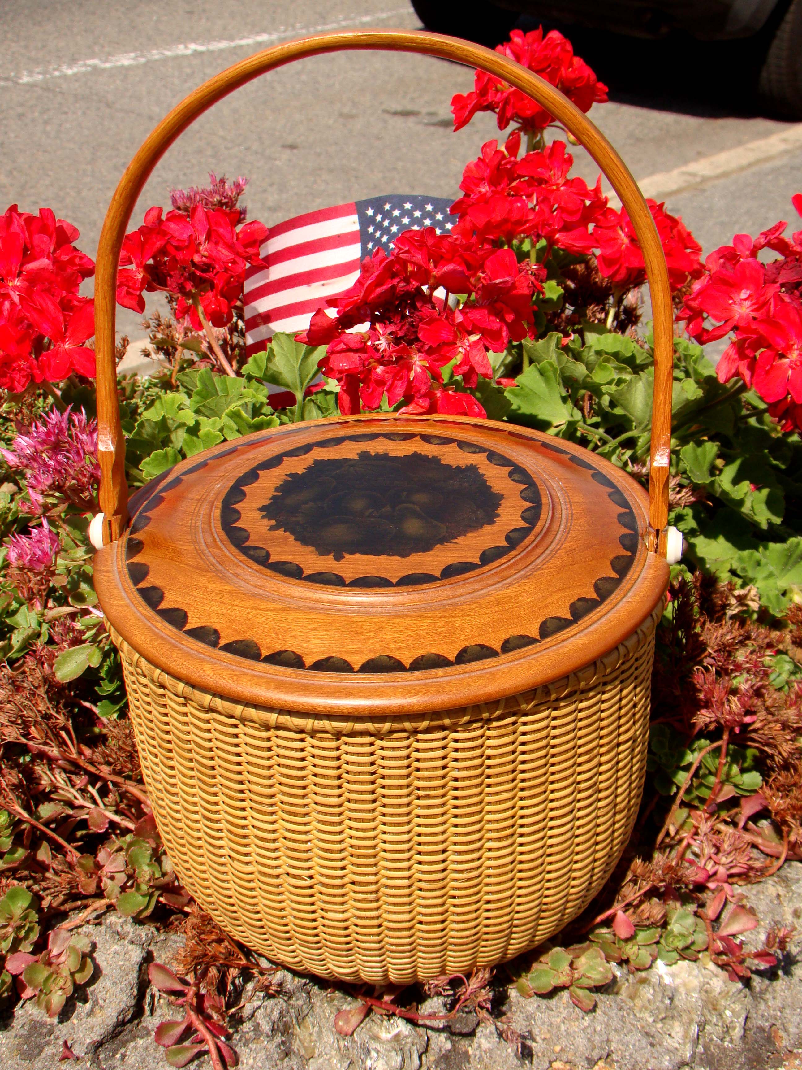 A fine contemporary Nantucket covered basket purse made by the master Harry Hilbert in 1998
