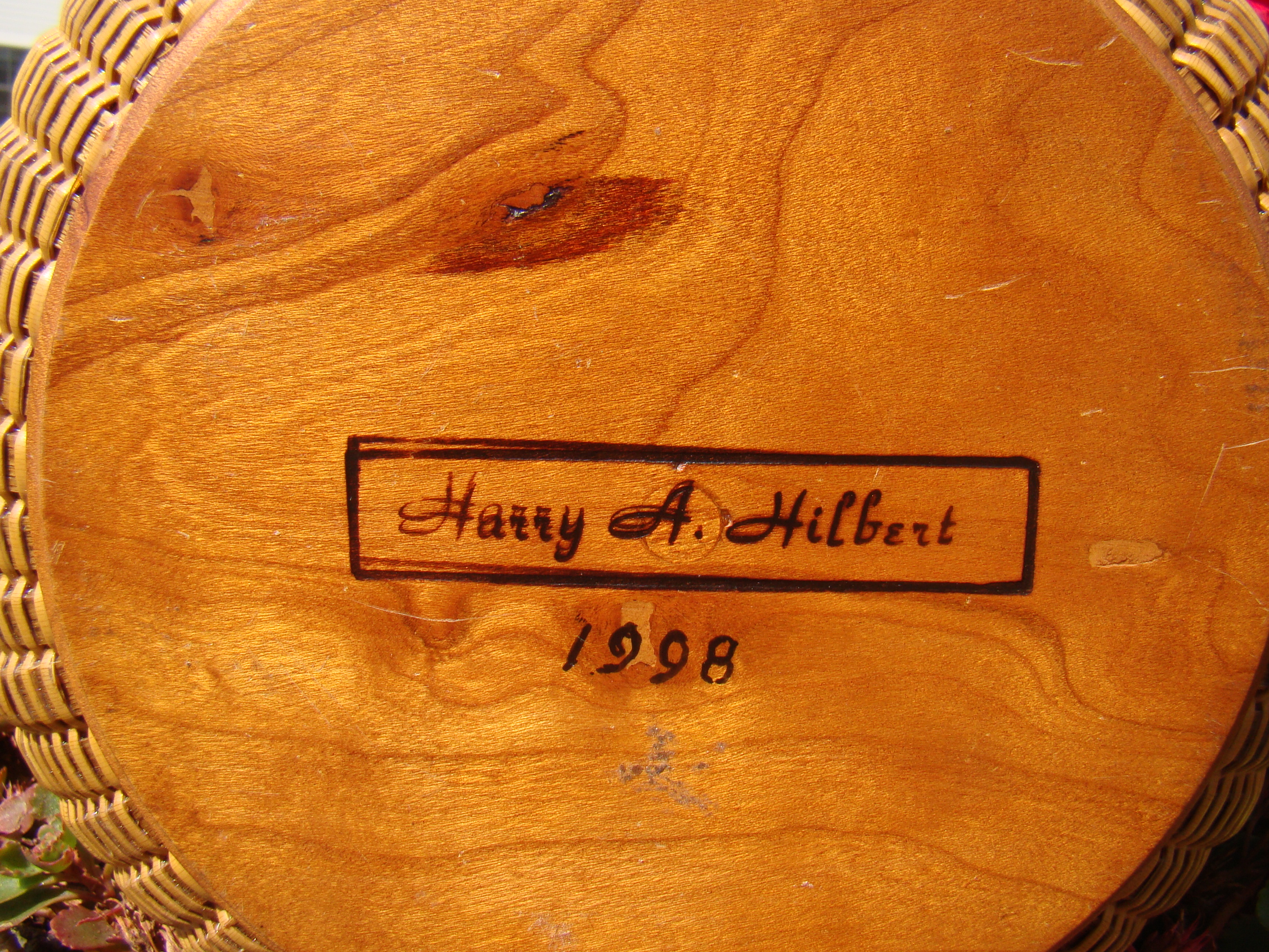 A fine contemporary Nantucket covered basket purse made by the master Harry Hilbert in 1998 — image 4